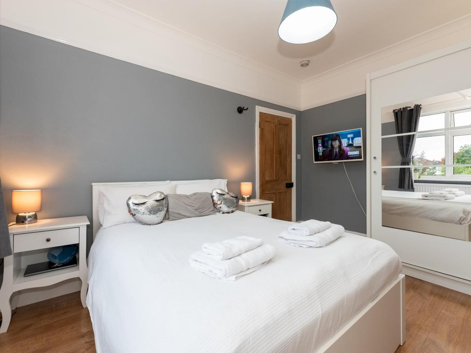 Spacious 4-bed House Direct Link To Pass The Keys Feriehus *