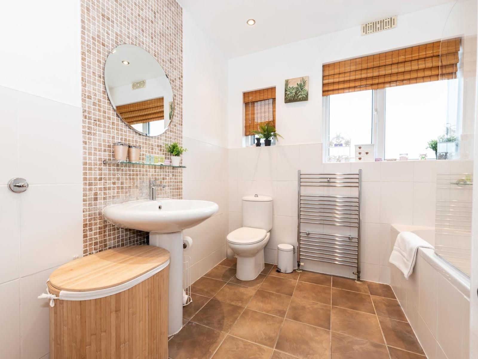 Feriehus Spacious 4-bed House Direct Link To Pass The Keys