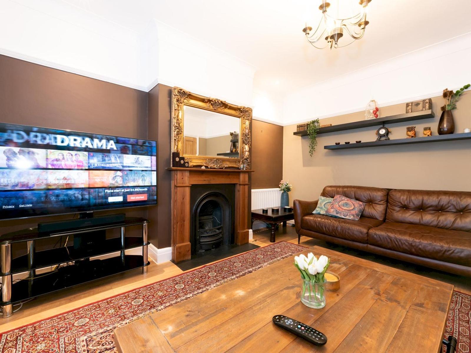 Feriehus Spacious 4-bed House Direct Link To Pass The Keys