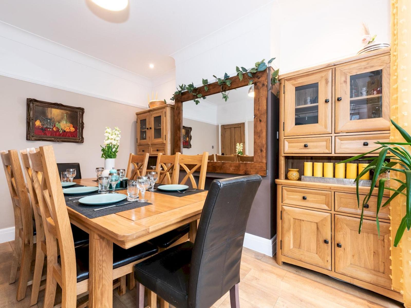 Spacious 4-bed House Direct Link To Pass The Keys Feriehus London