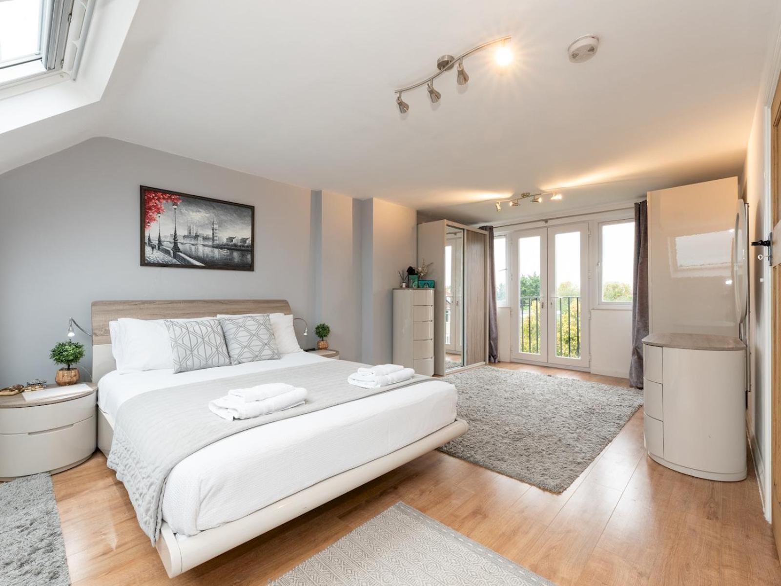 Feriehus Spacious 4-bed House Direct Link To Pass The Keys
