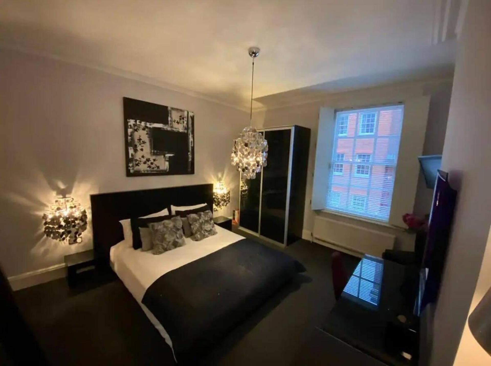 Designer Delight By Covent Garden Station Apartment *