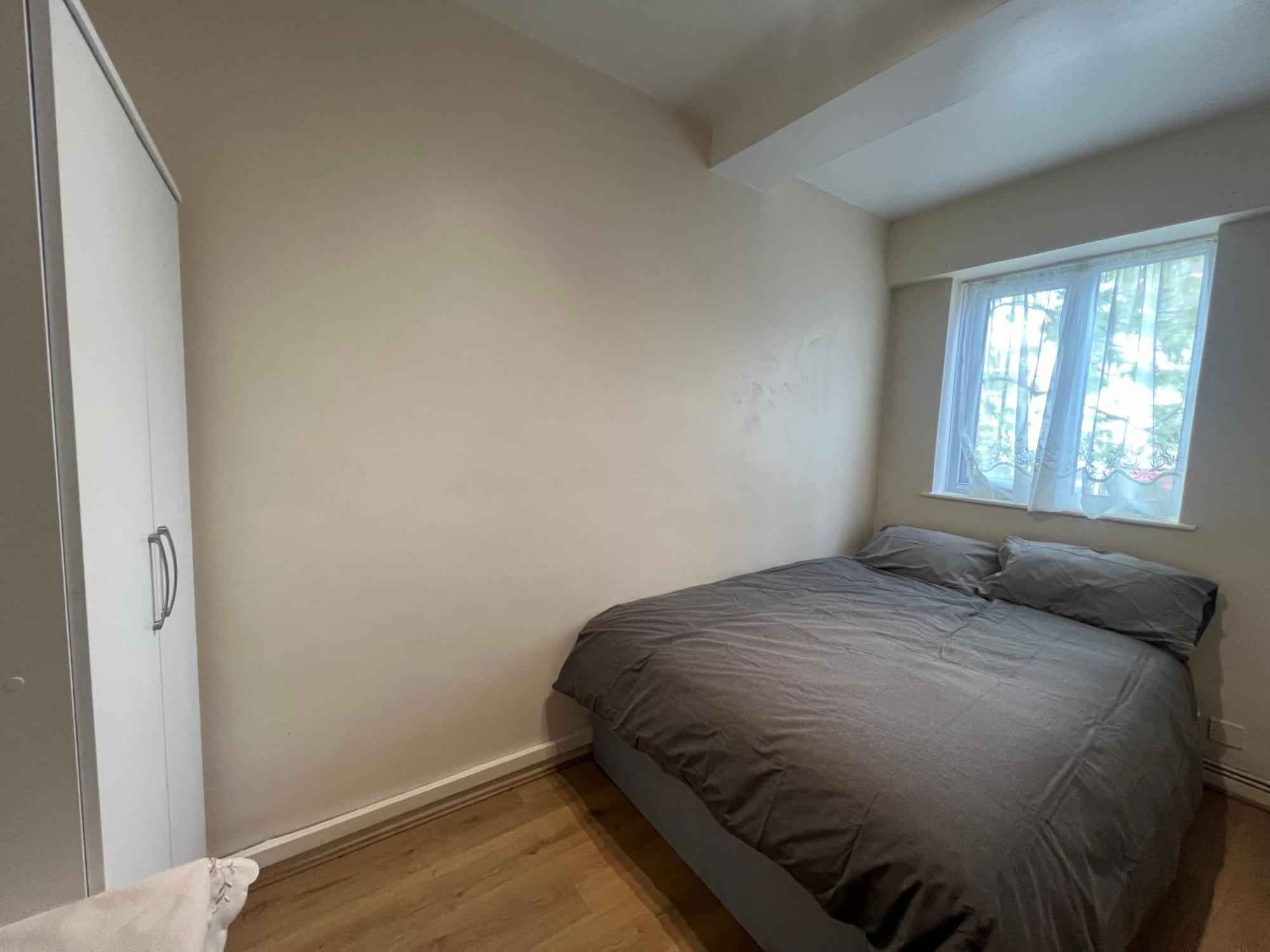 Appartement 3 Bedroom Apartment, Prime W2 *