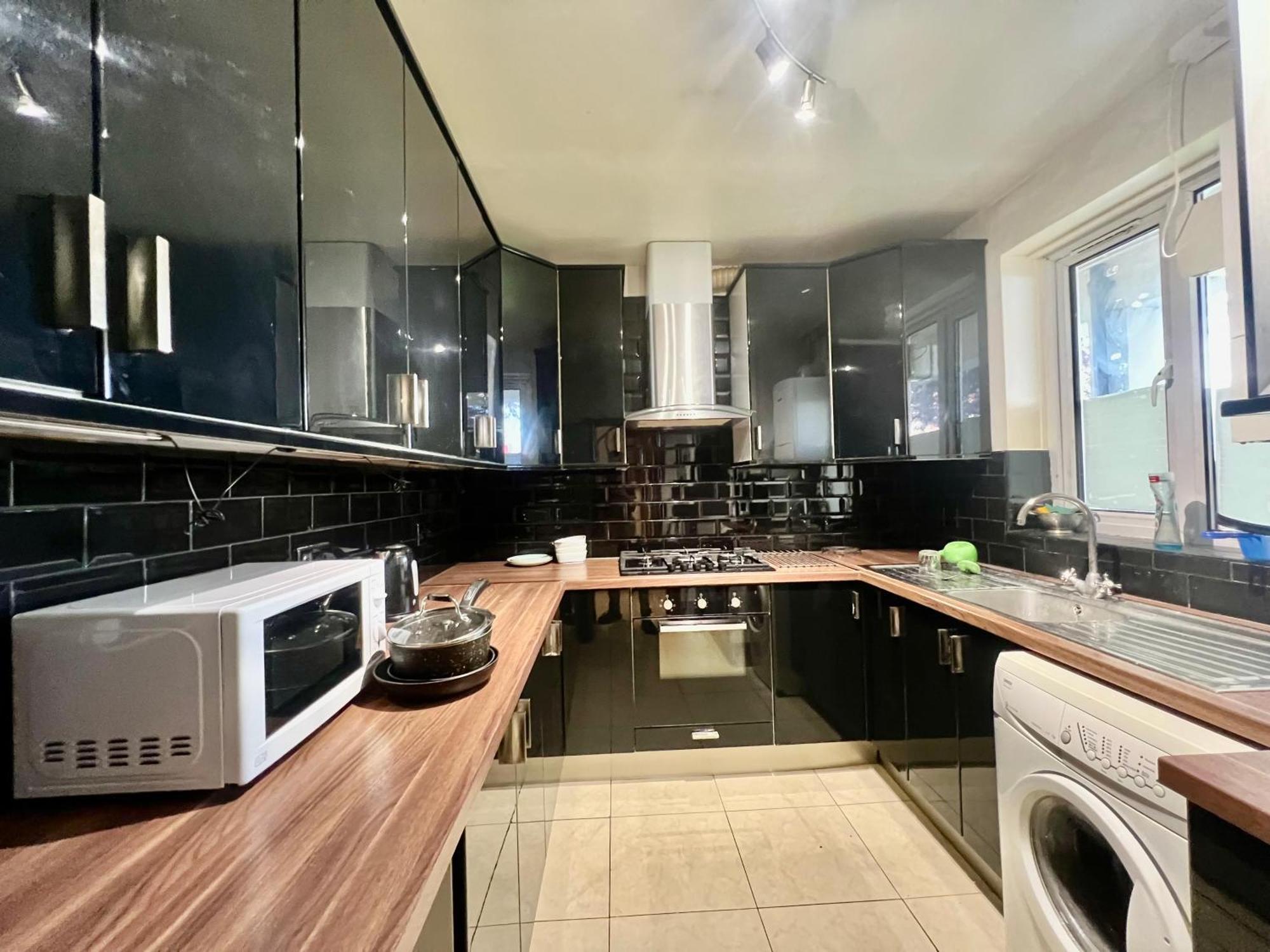 3 Bedroom Apartment, Prime W2 Appartement