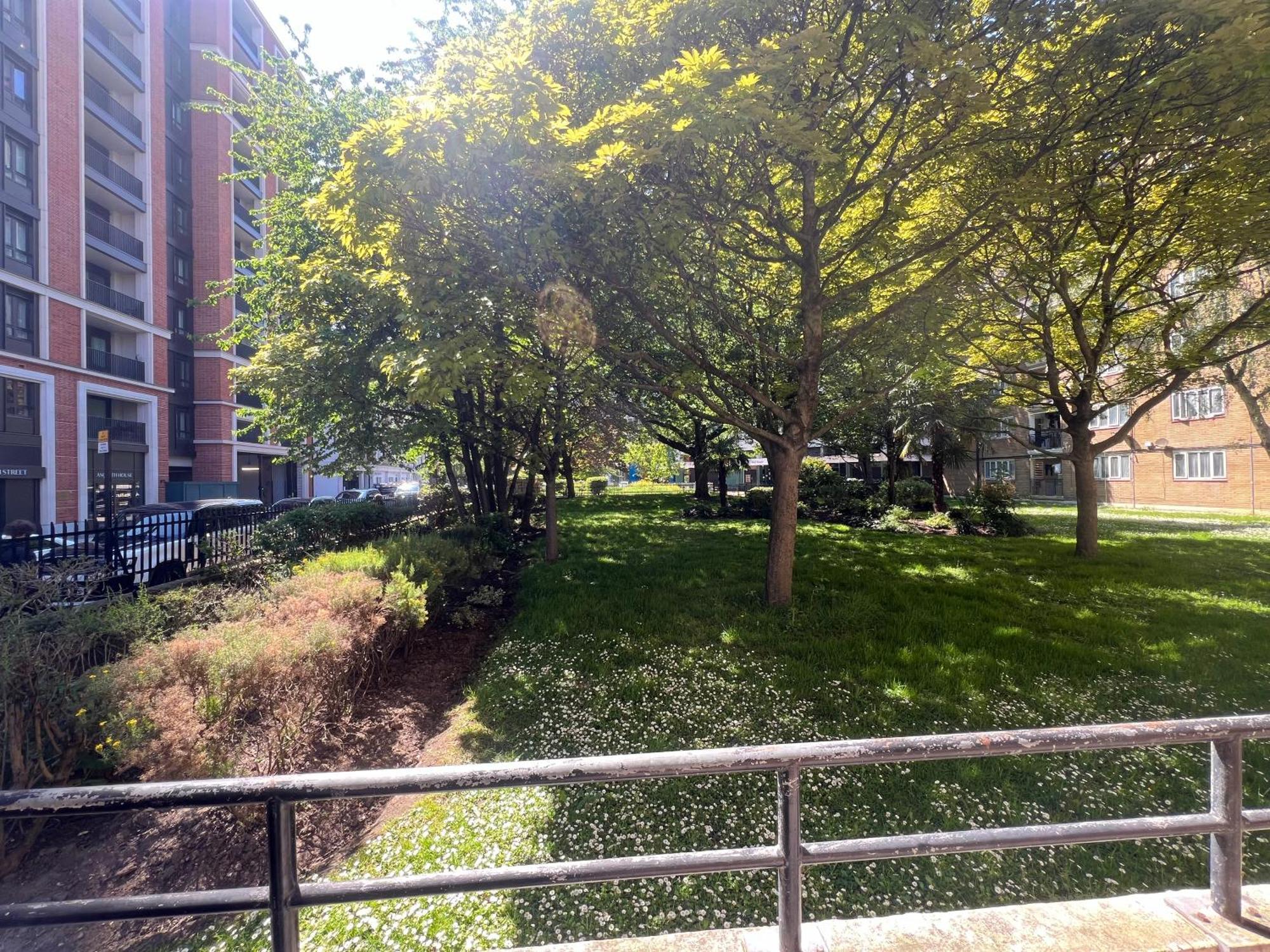 Appartement 3 Bedroom Apartment, Prime W2 *