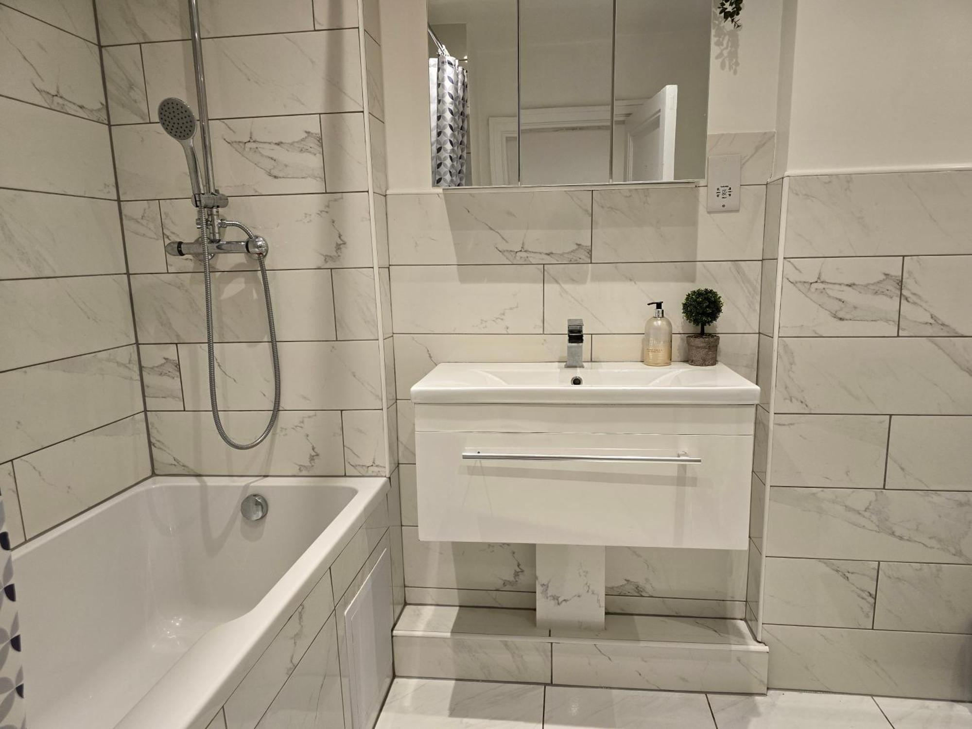 Cozy Step Away Hyde Park And Oxford Street Apartment *