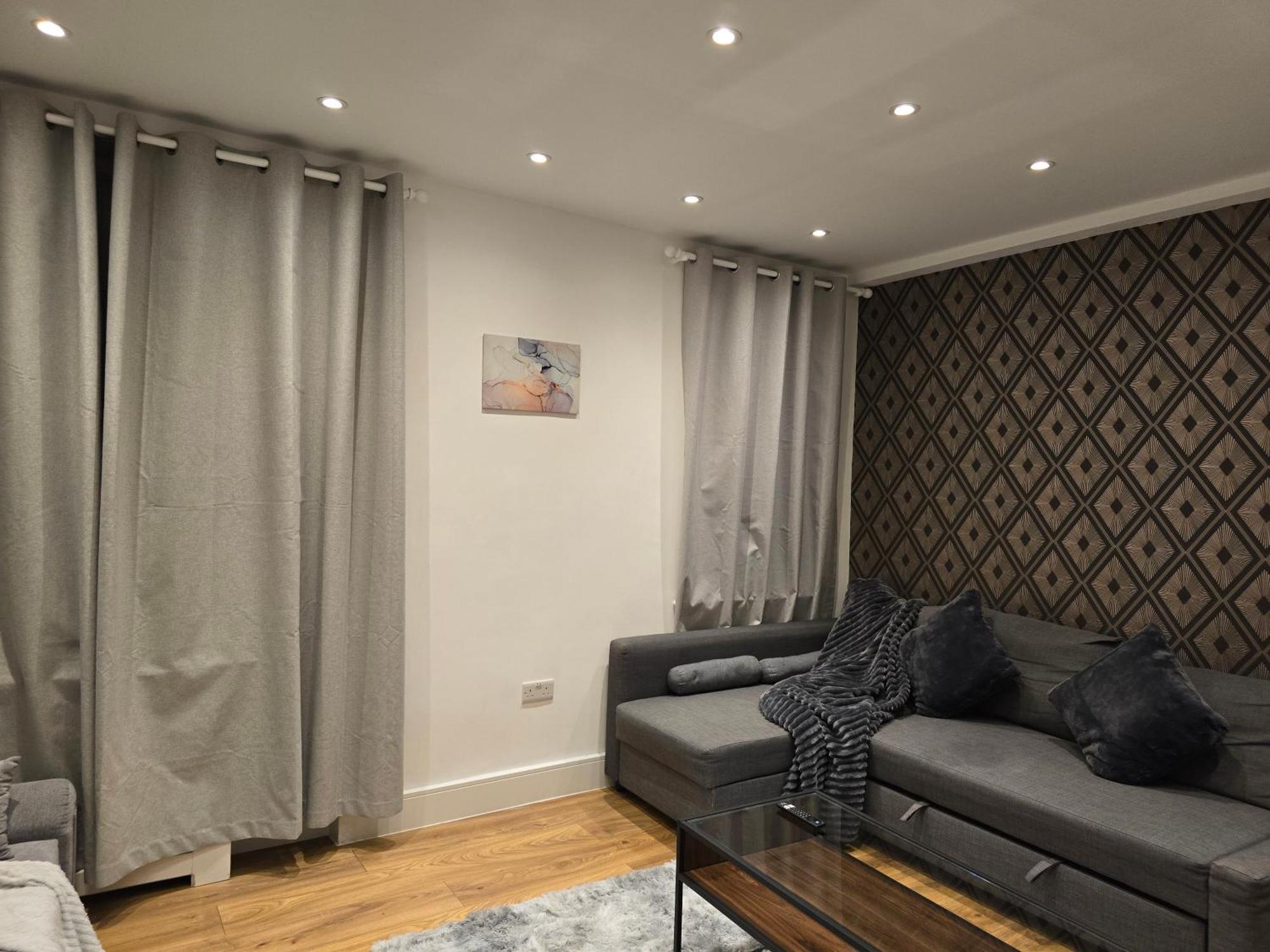 Cozy Step Away Hyde Park And Oxford Street Apartment