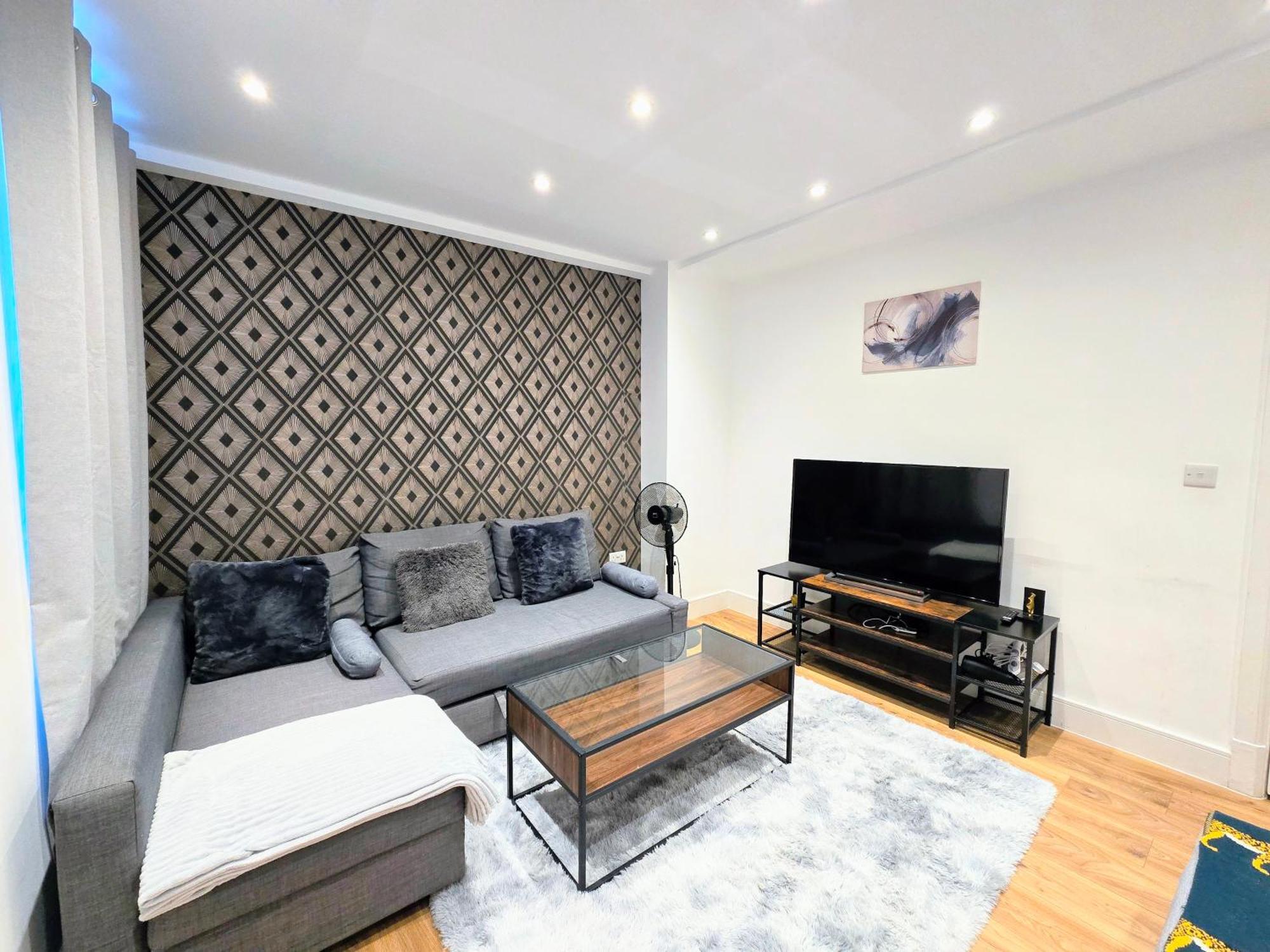 Cozy Step Away Hyde Park And Oxford Street Apartment