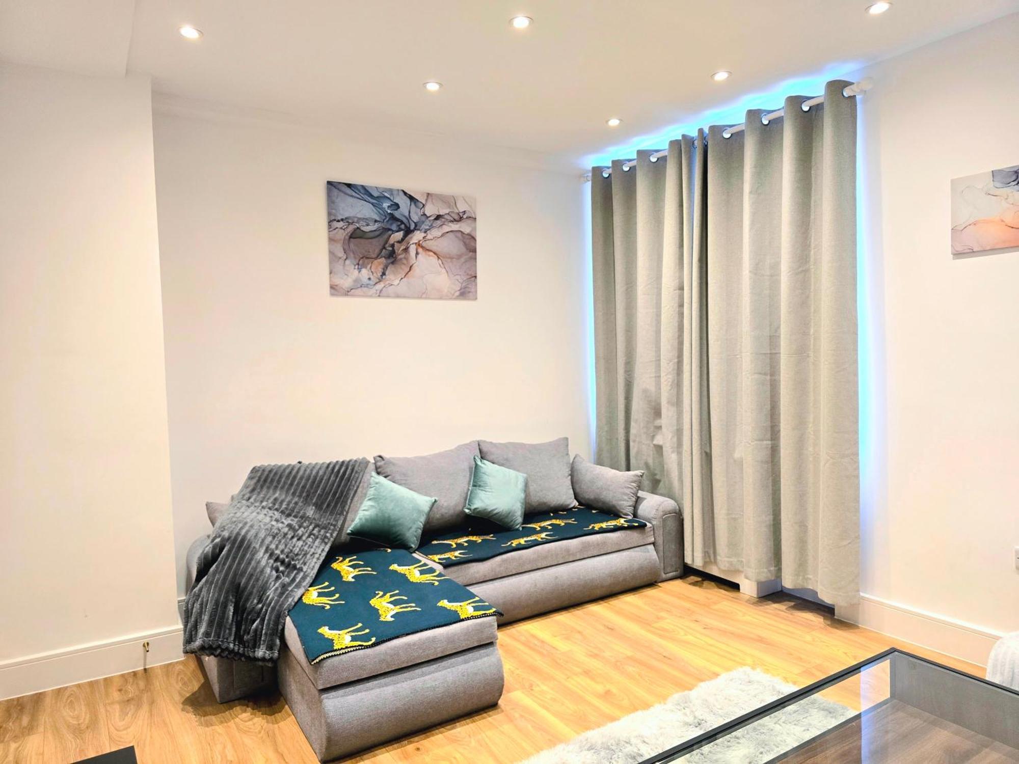 Cozy Step Away Hyde Park And Oxford Street Apartment