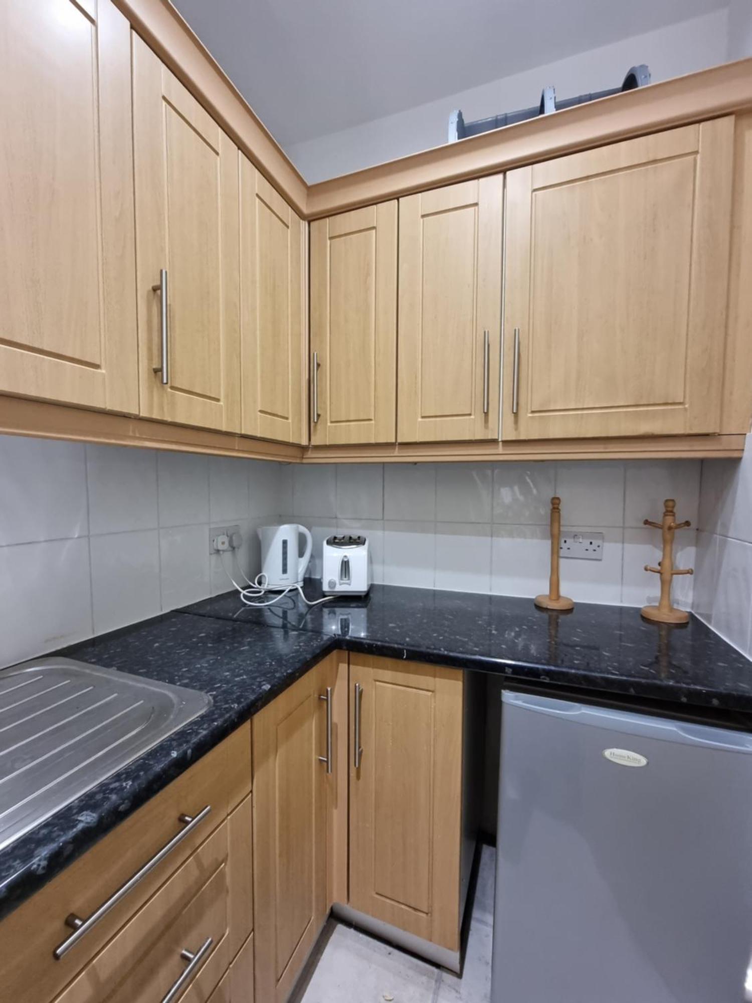 Apartment Budget Spacious Flat Fits 5 People In W2 *