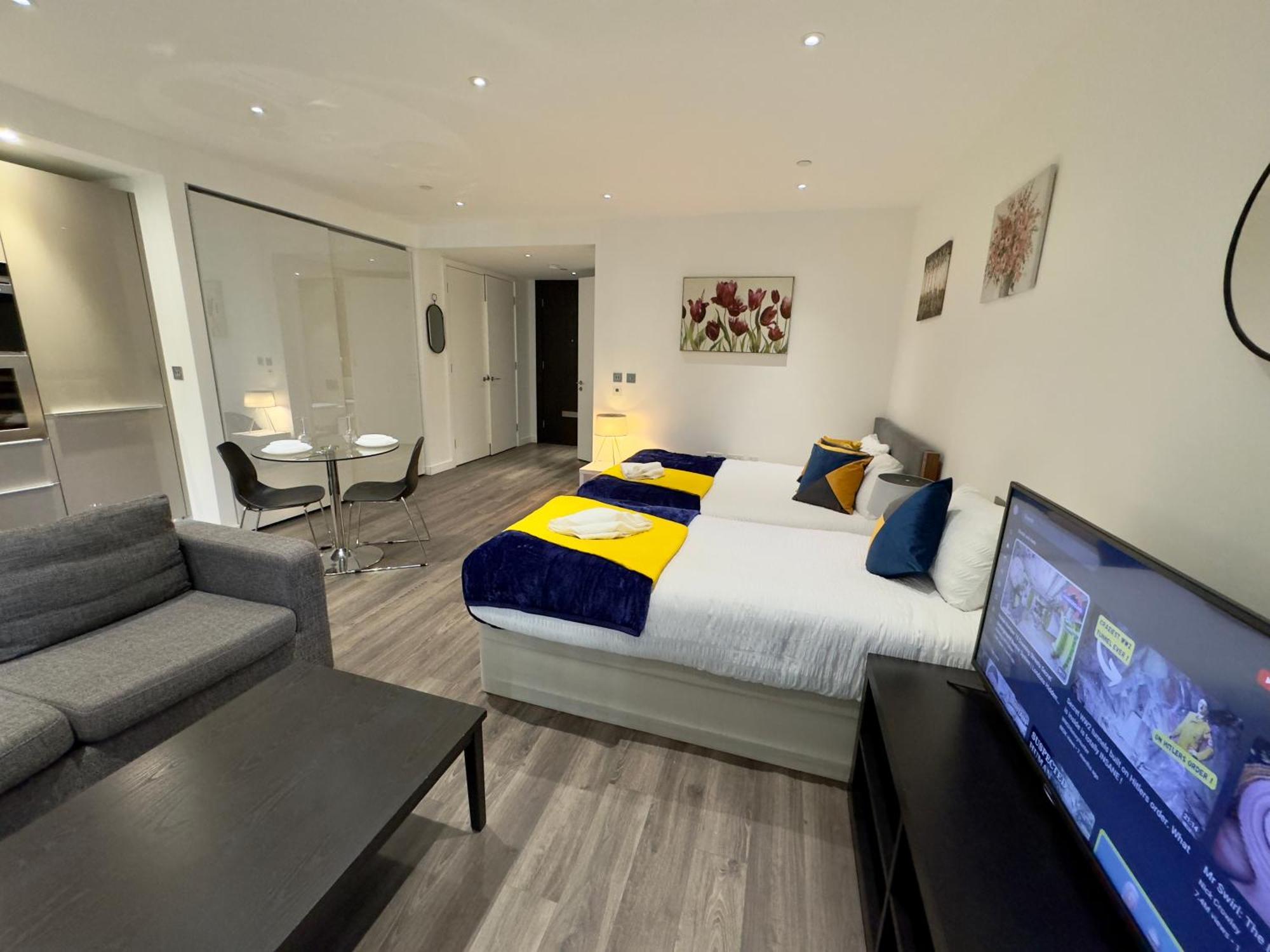 Modern Close To Tower Bridge, Sky Garden, Train And Much Londen