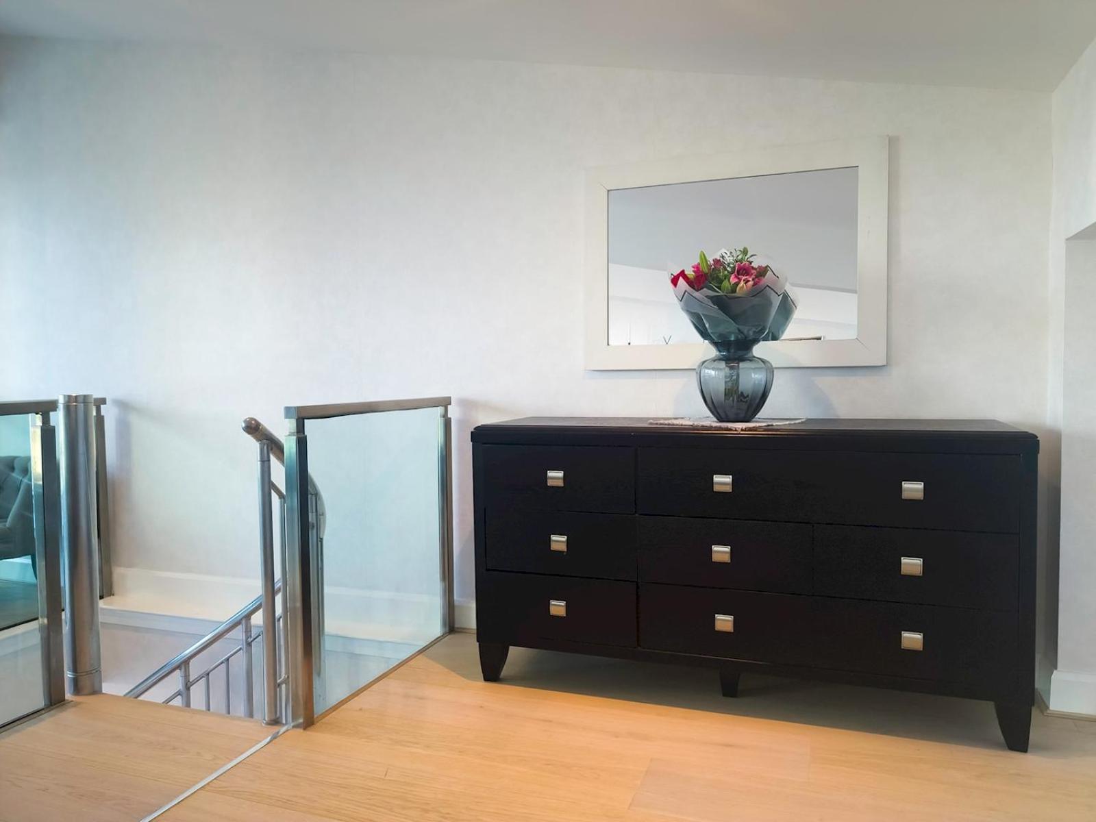 Penthouse With Stunning Canary Wharf Views Ptk Apartment London