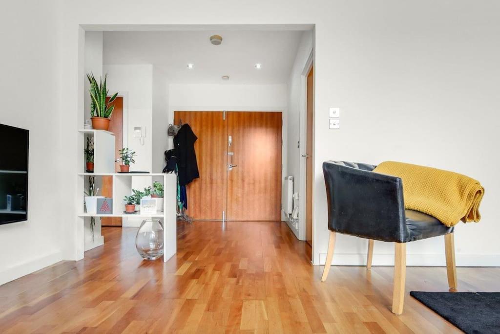 Spacious Modern Flat In The Heart Of Shoreditch Apartment London