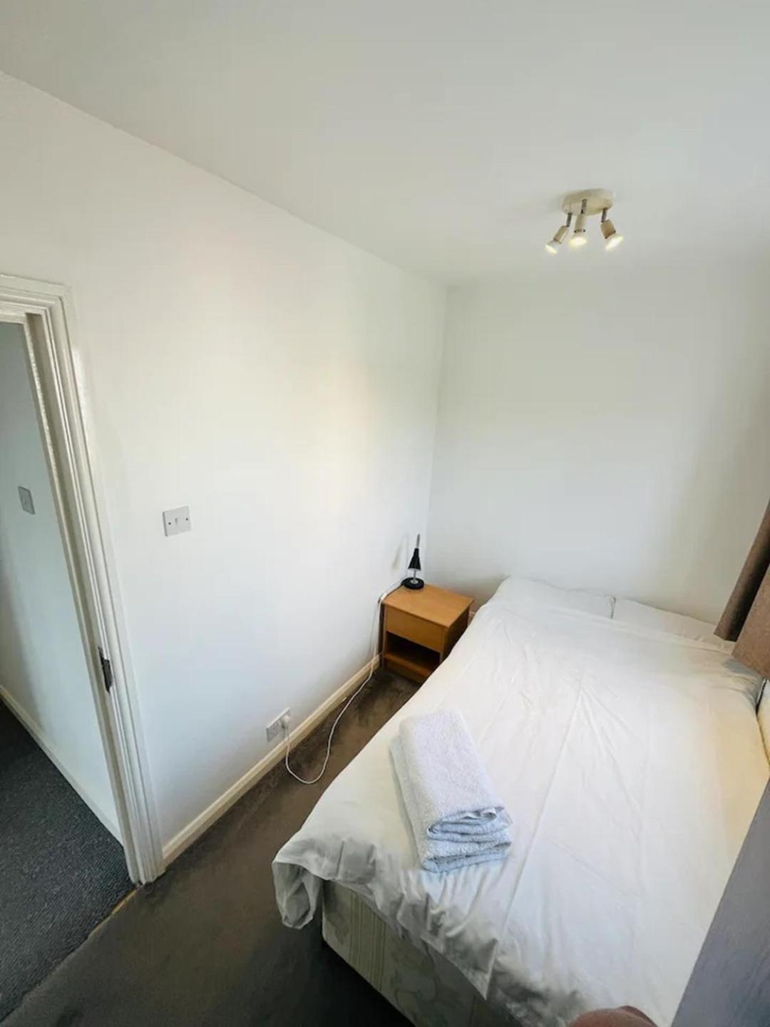 Spacious 3 Bed Flat In Greenwich Apartment *