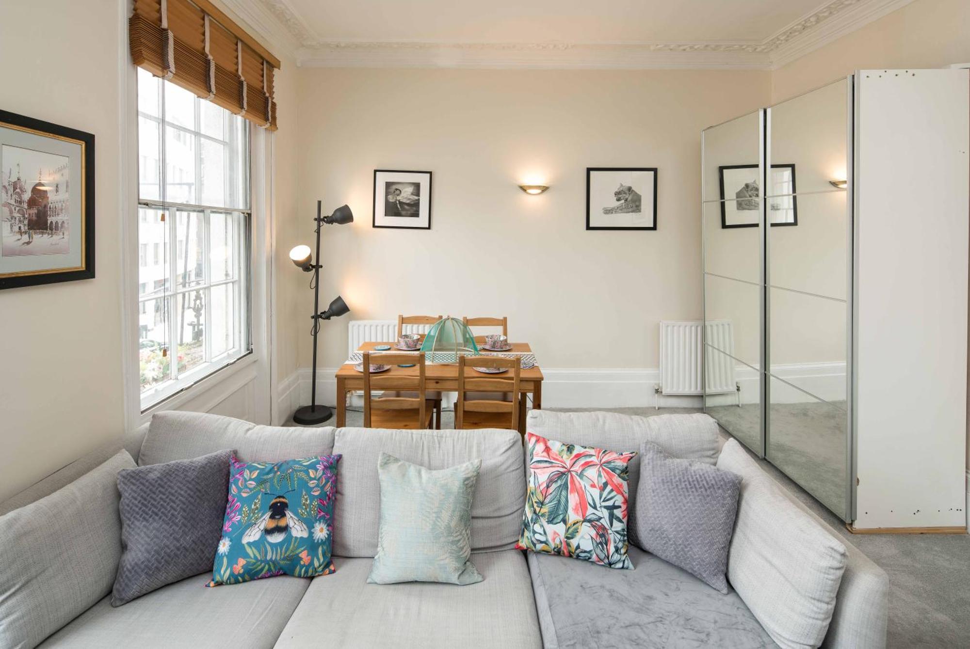 High-ceiling Gorgerous Victorian Flat With Private Garden - 3 Mins To Hyde Park, Kensington Palace, 8 Mins Nottinghill, High Street Kensington Station *