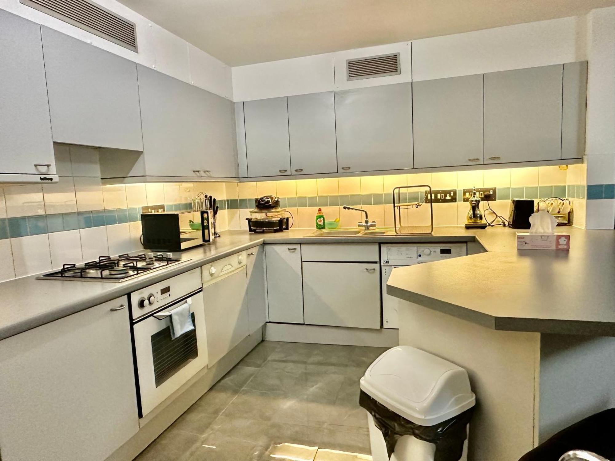 Entire 1 Bedroom Flat At Kensington Gardens Close To Hyde Park, Paddington St Leilighet London