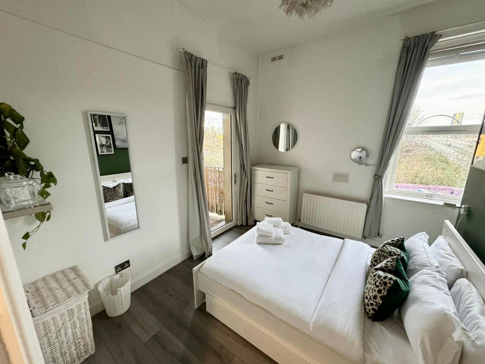 Spacious Modern 1-bed Near Victoria Park Lejlighed