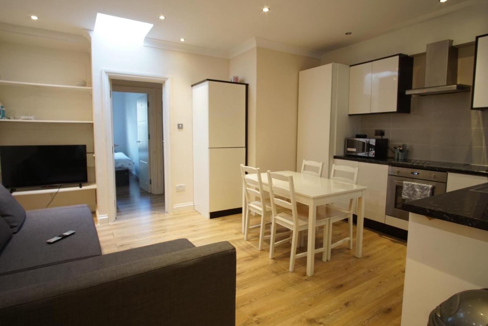 Evergreen Apartments- Flat 2 * Londen