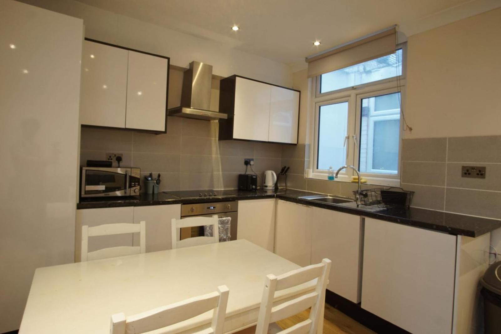 Evergreen Apartments- Flat 2 Lägenhet *