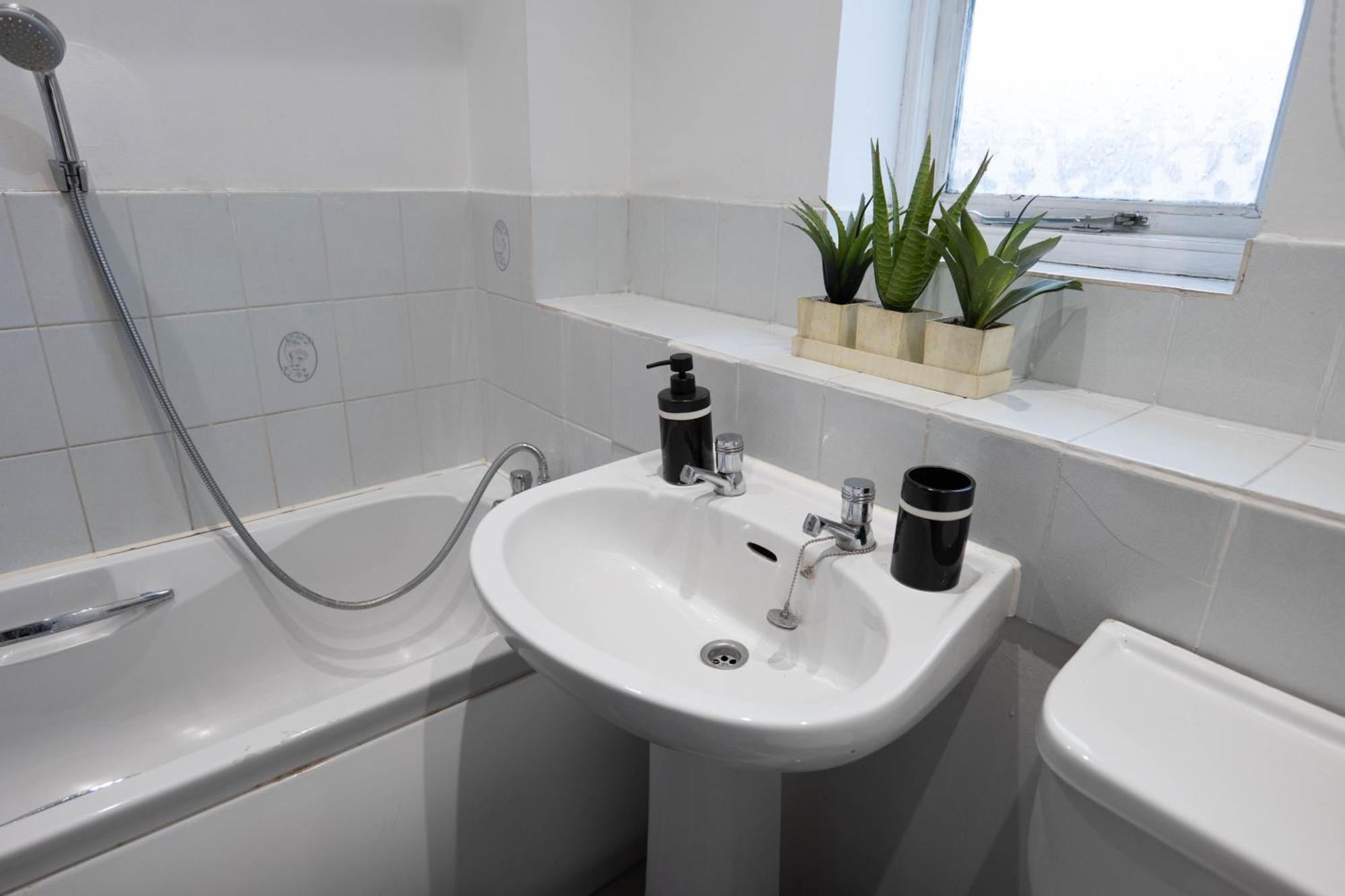 Beckton Docklands - 1 Bedroom - Sleeps 4 - Wifi Leilighet