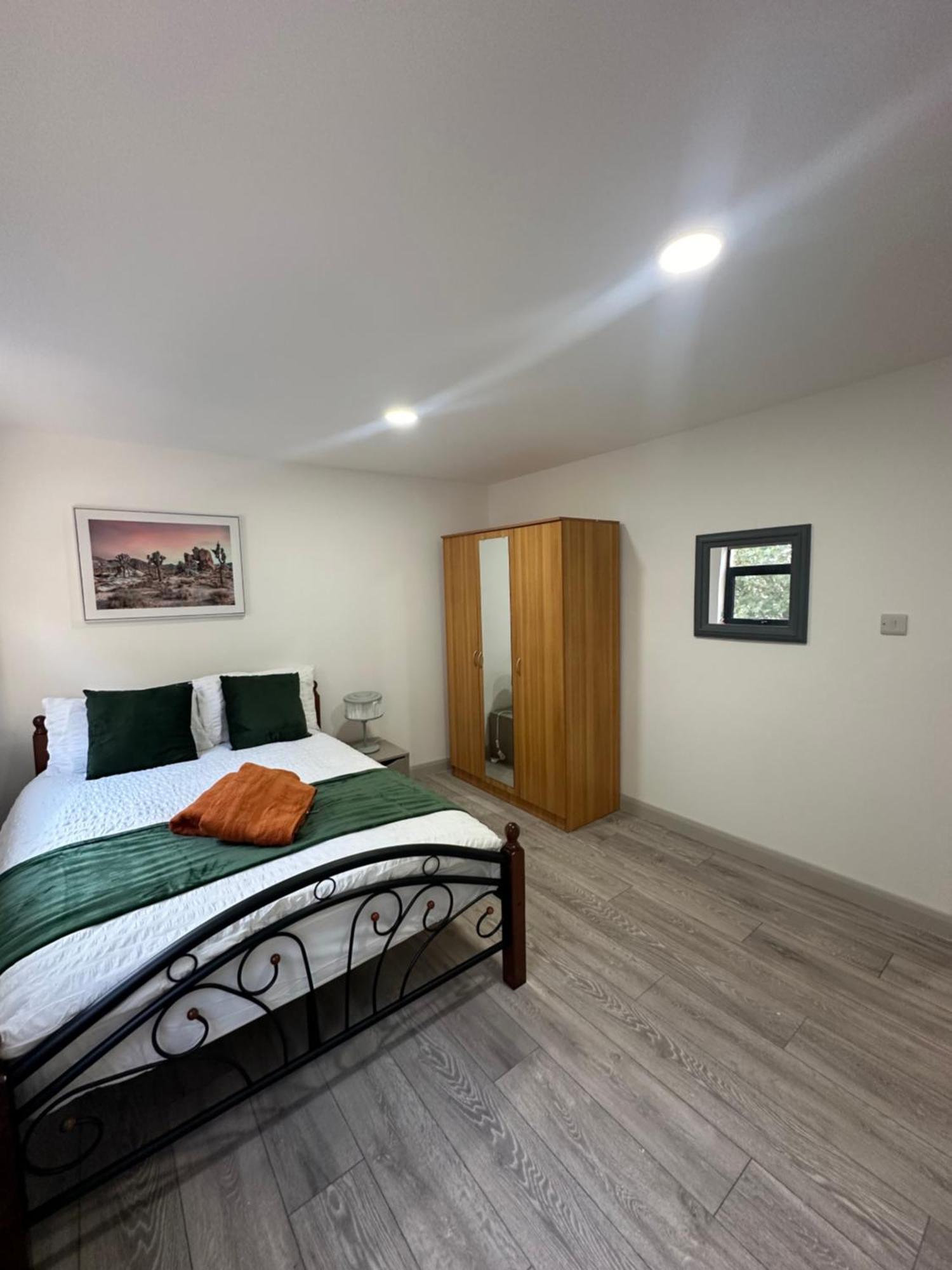 Modern 3 Bedroom With 2 Bathroom In Appartement Londen