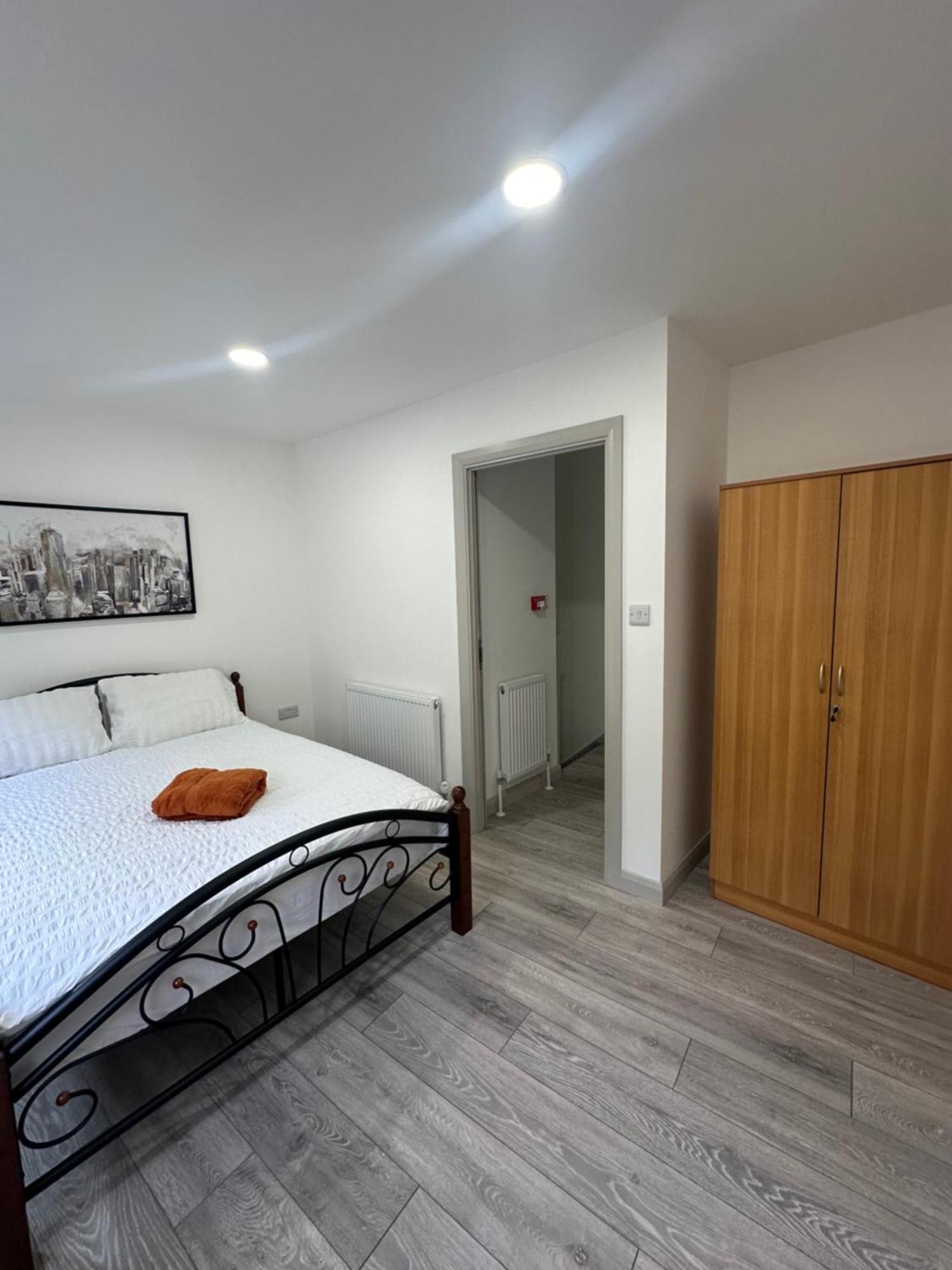 Appartement Modern 3 Bedroom With 2 Bathroom In Londen