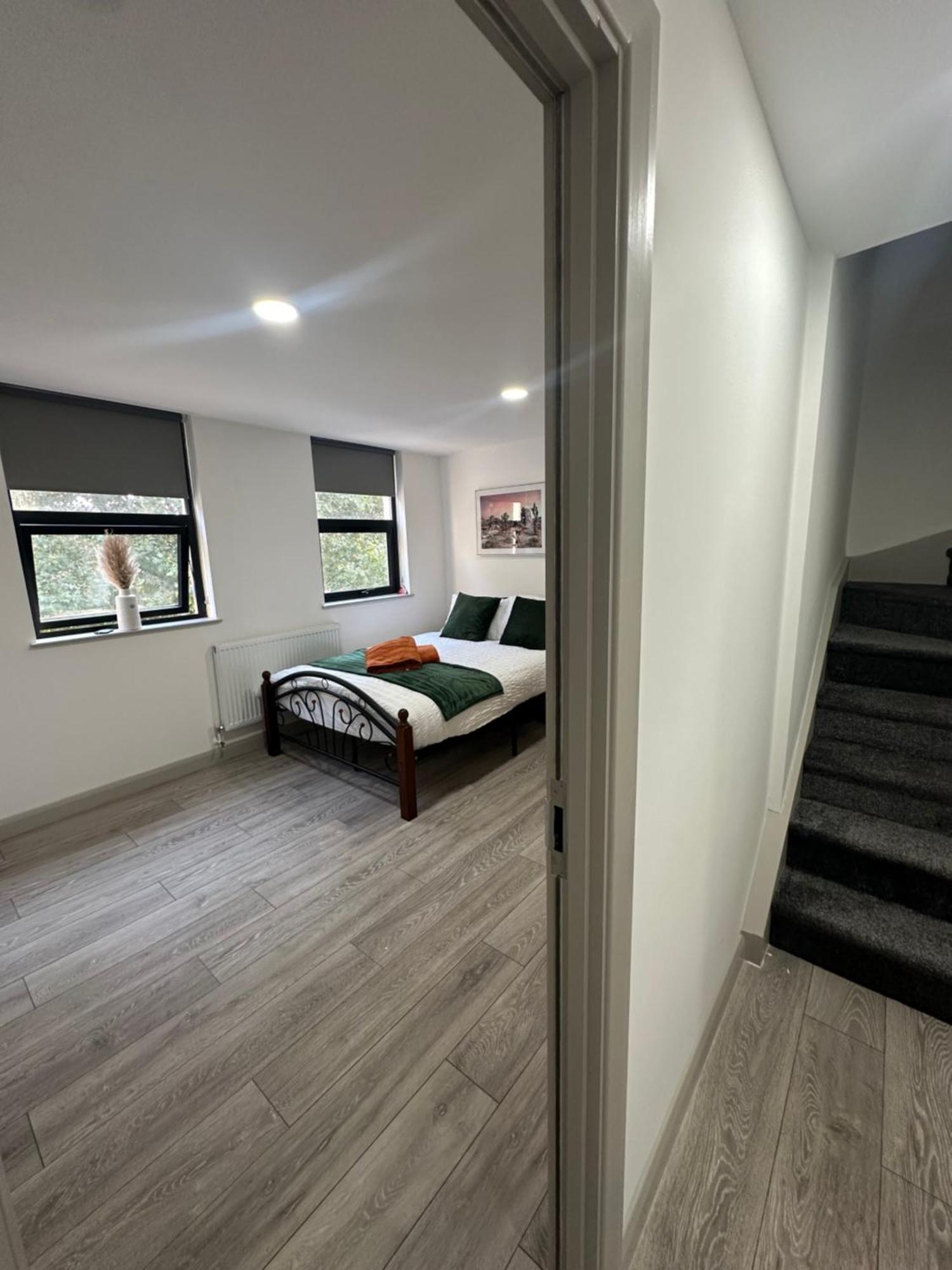 Modern 3 Bedroom With 2 Bathroom In Londen