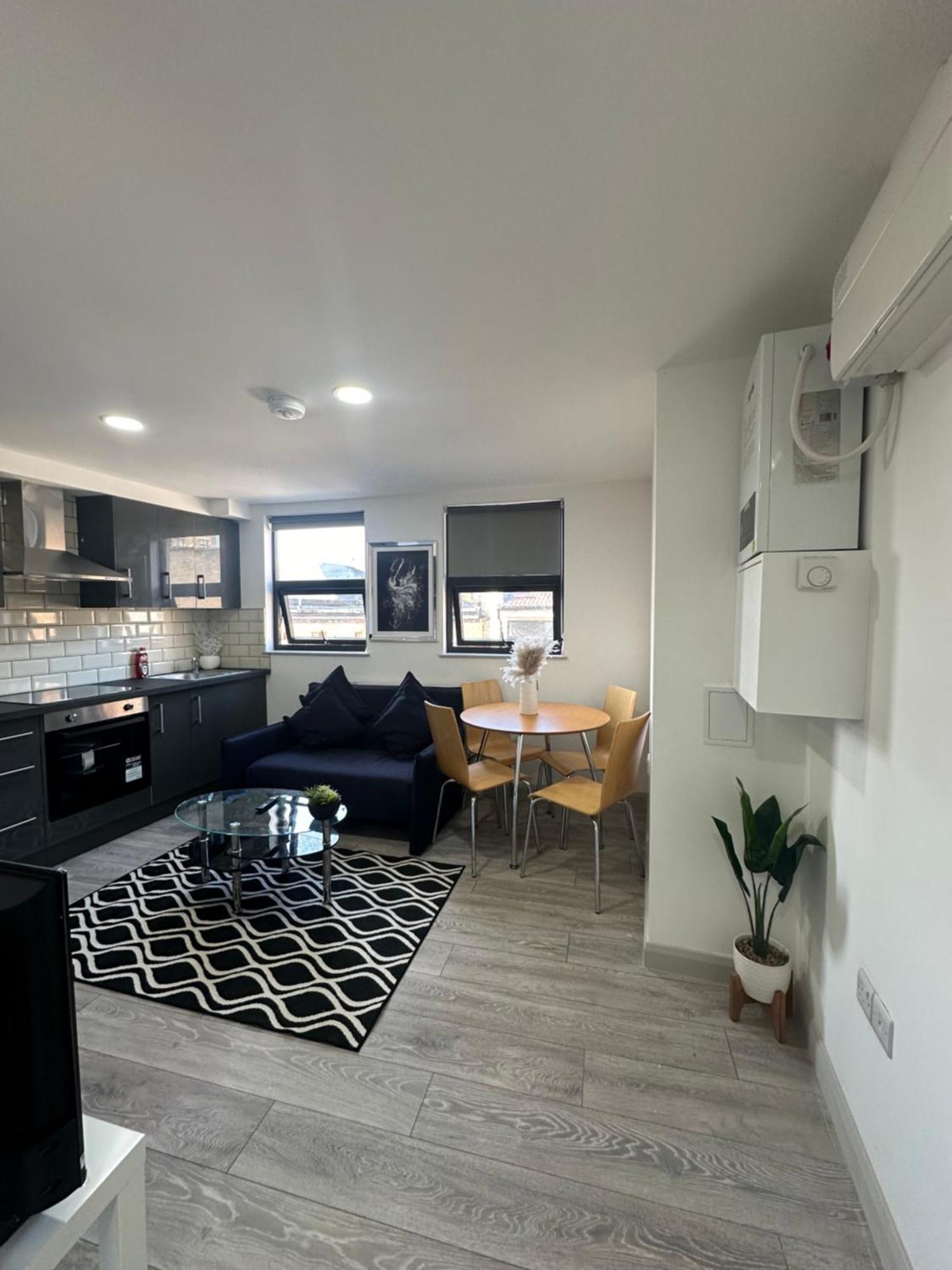 Modern 3 Bedroom With 2 Bathroom In Appartement *
