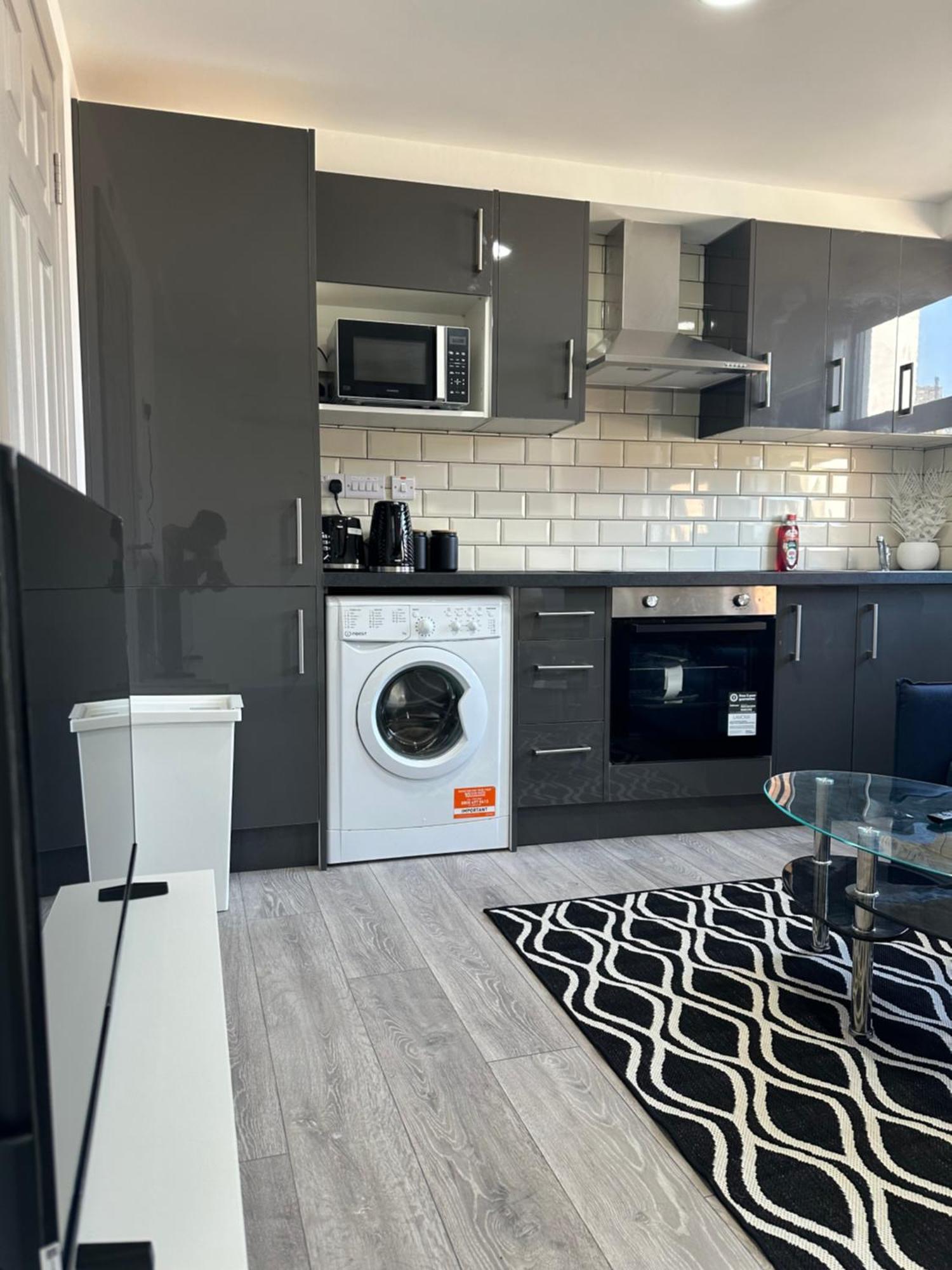 Modern 3 Bedroom With 2 Bathroom In Londen