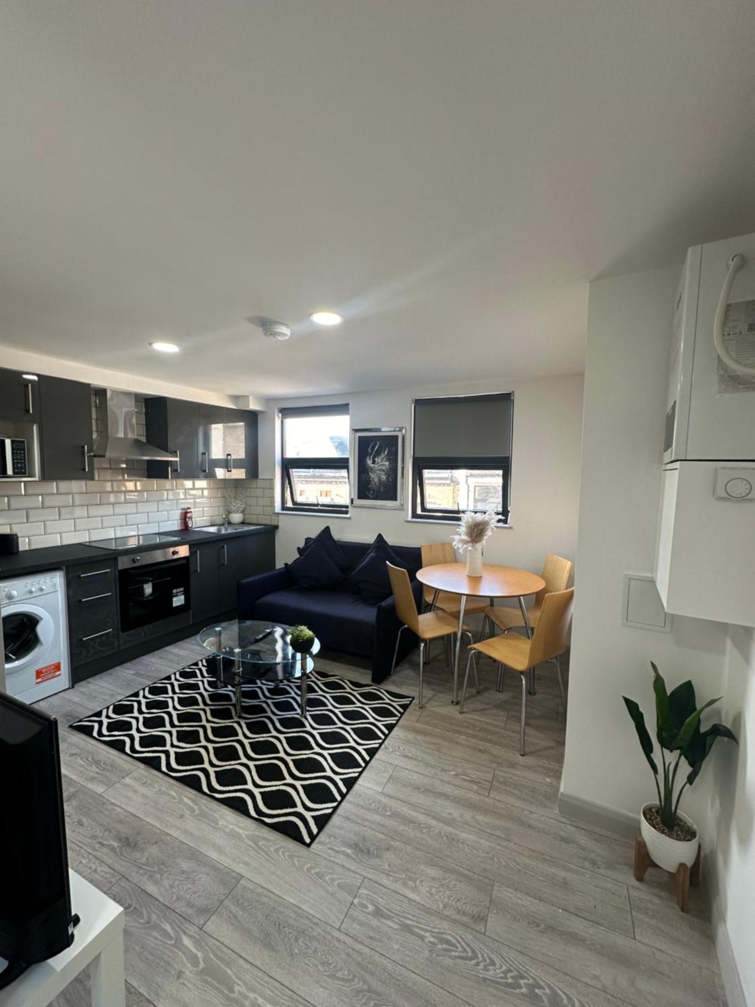Appartement Modern 3 Bedroom With 2 Bathroom In Londen