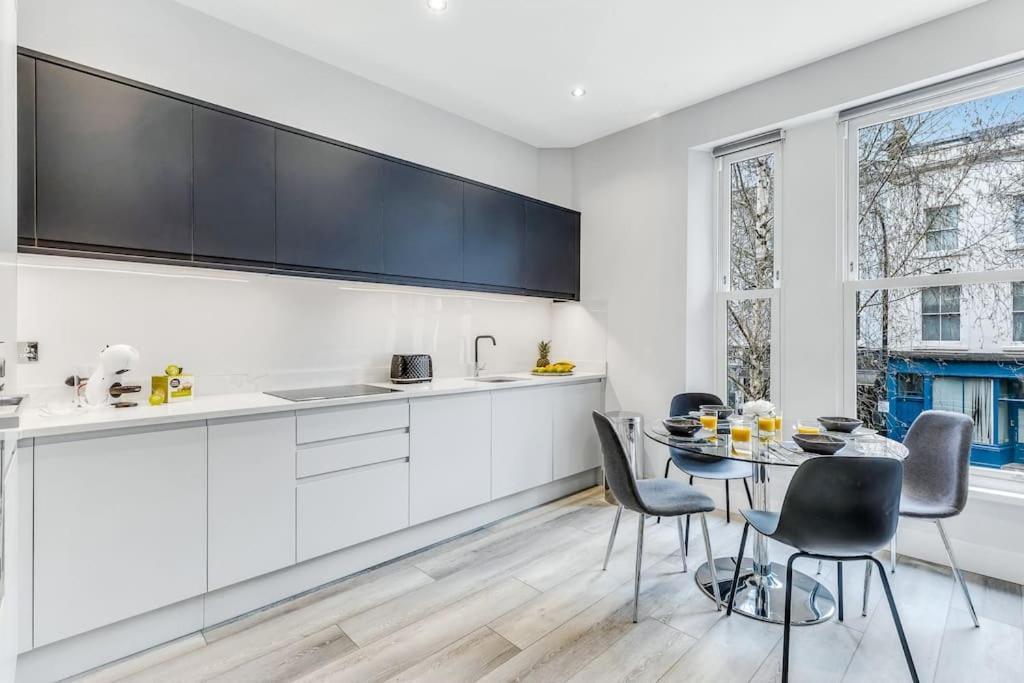 Lux Abbey Road Sleeps Up To 7 Apartment *