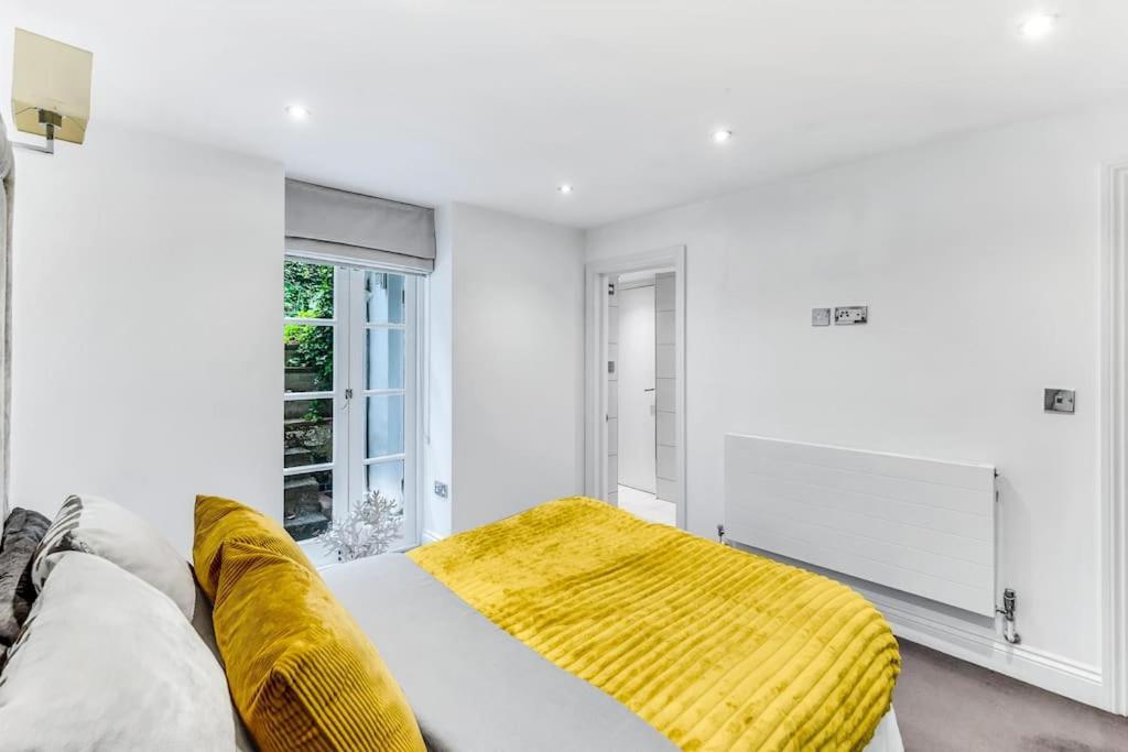 Elegant In The Heart Of Chelsea Sleeps 7 * London
