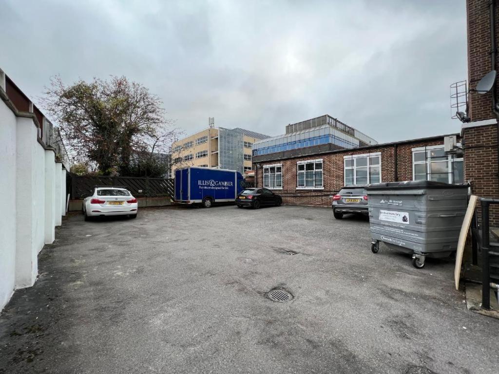 Cool Warehouse Conversion In Chiswick * Londres