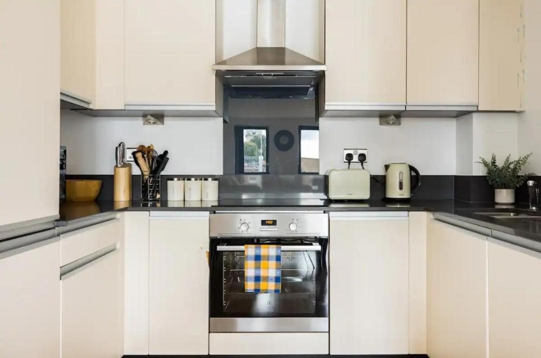 2 Bedroom Canning Town Newham Excel With Free Parking Lejlighed London