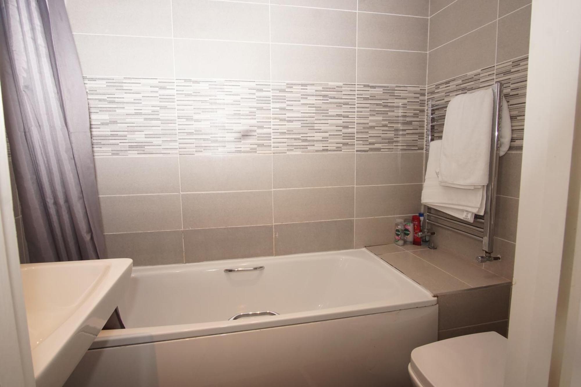 Evergreen Apartments- Flat 2 Appartement Londen