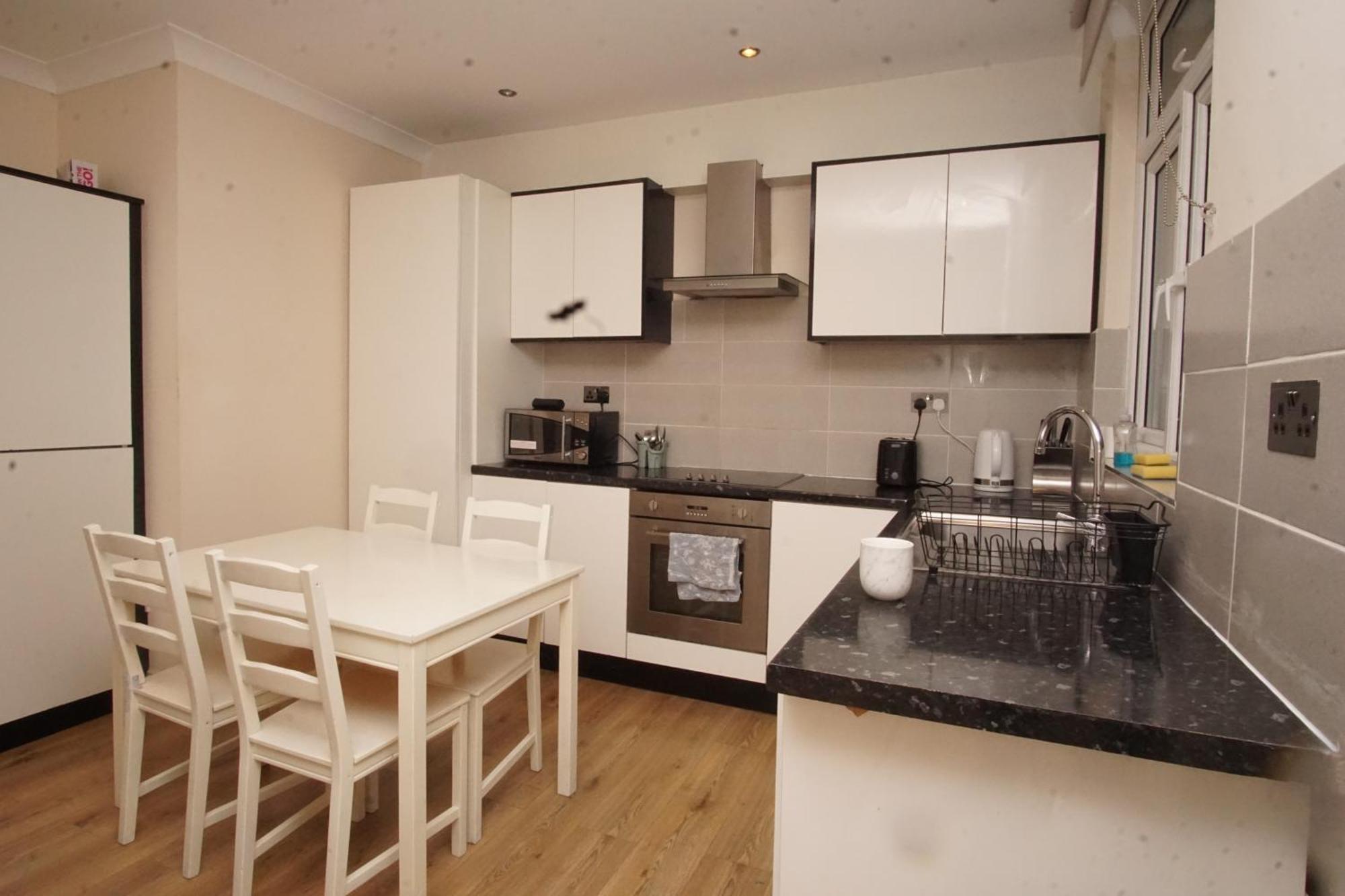 Evergreen Apartments- Flat 2 * Londen