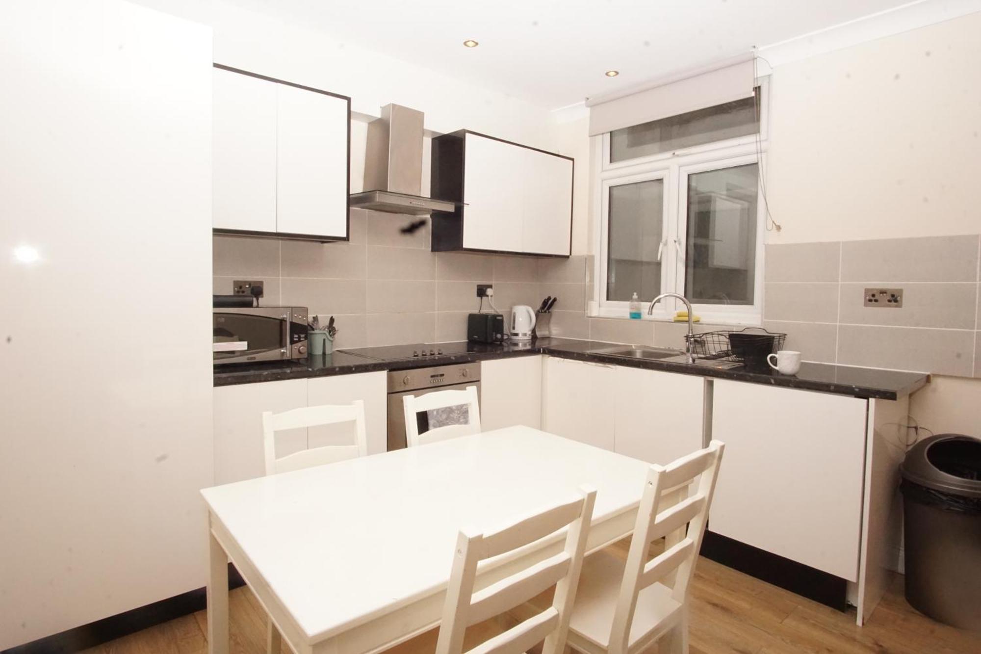 Evergreen Apartments- Flat 2 * Londen