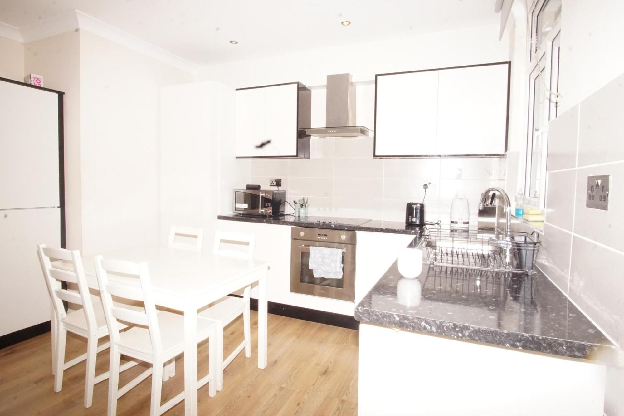 Evergreen Apartments- Flat 2 Appartement Londen