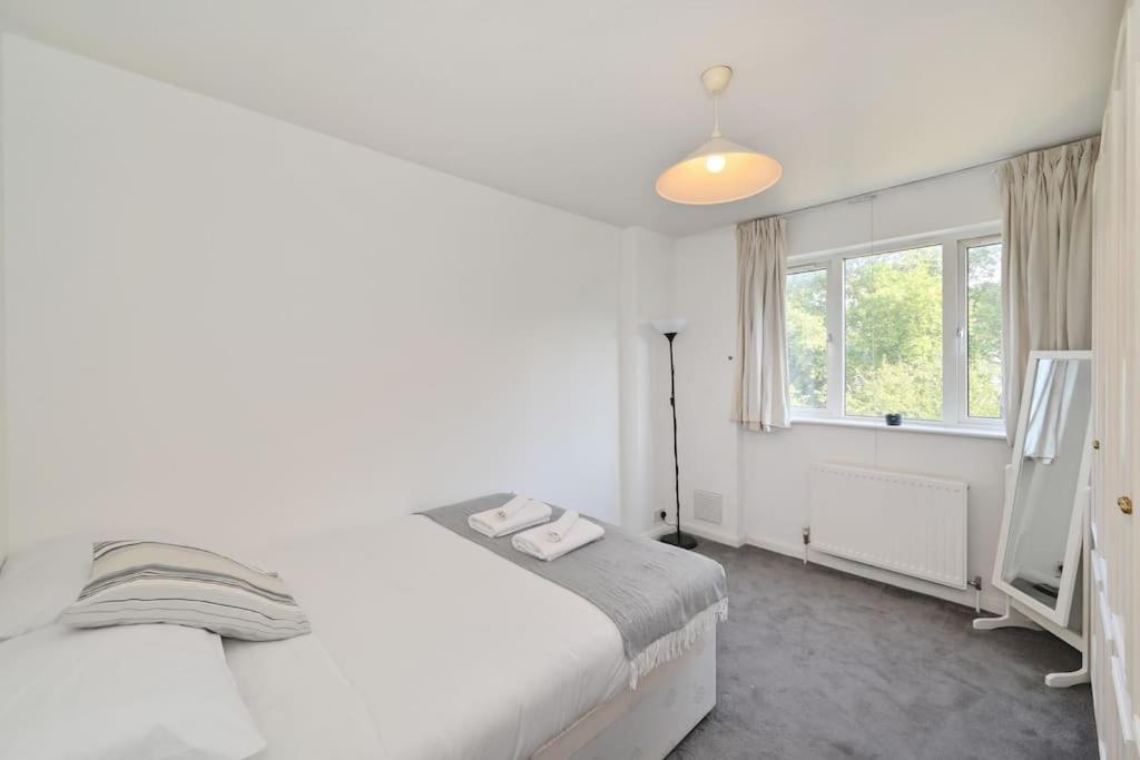 3-bedroom With Parking In Maida Vale Londra