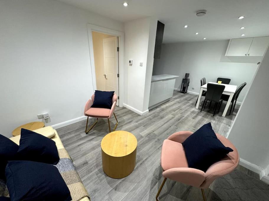 Great 3 Bedrooms Flat In Clapham Lejlighed London