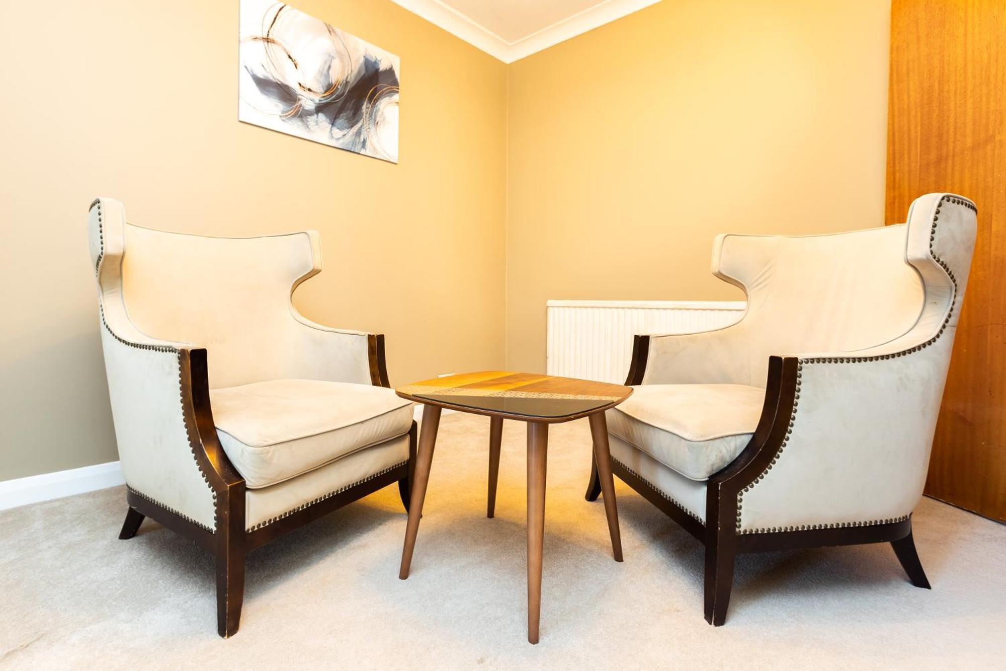 Centrally Located 5br Flat Wparking, Maida Vale London