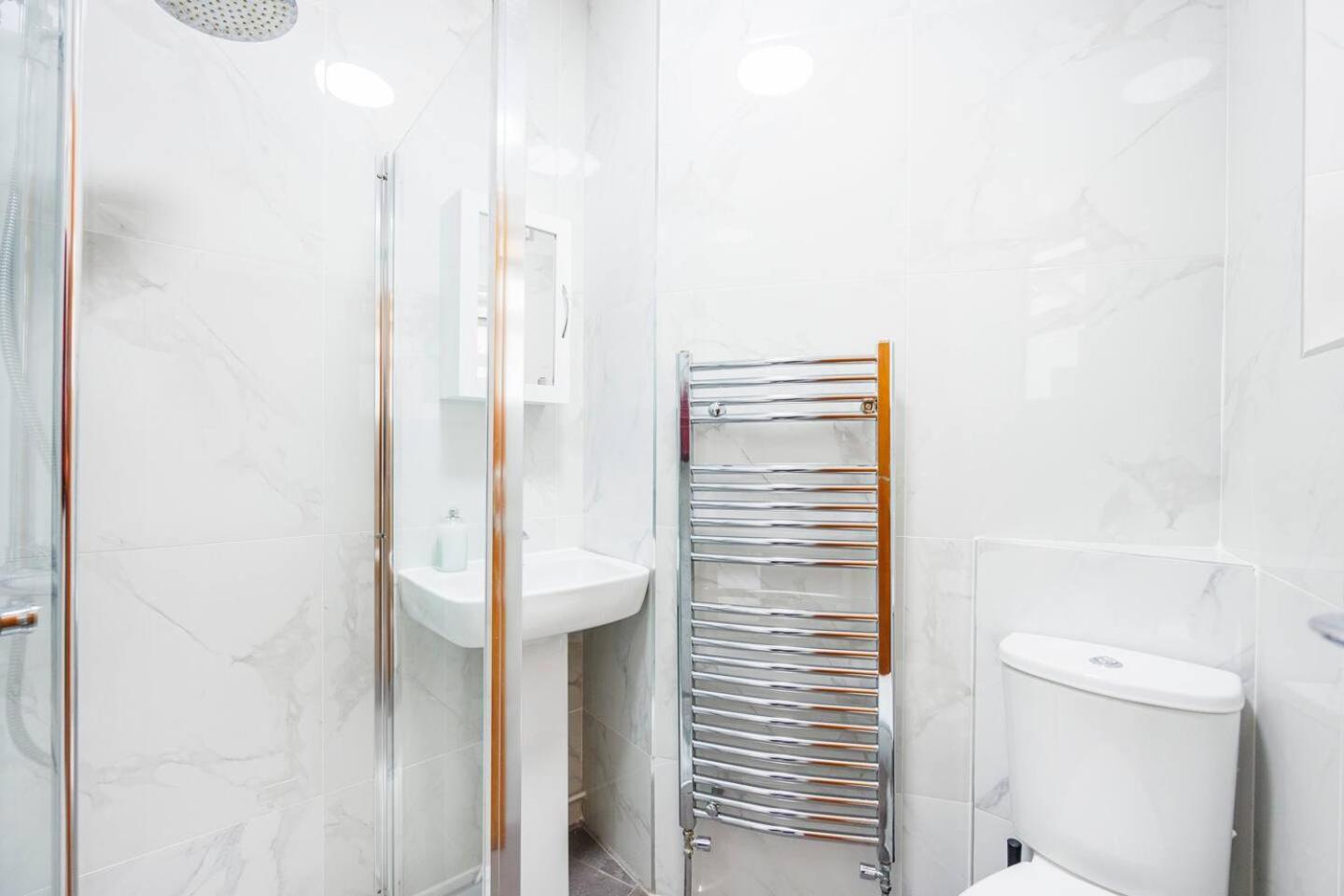 Three Bedrooms 3 Bathrooms In Appartamento Londra