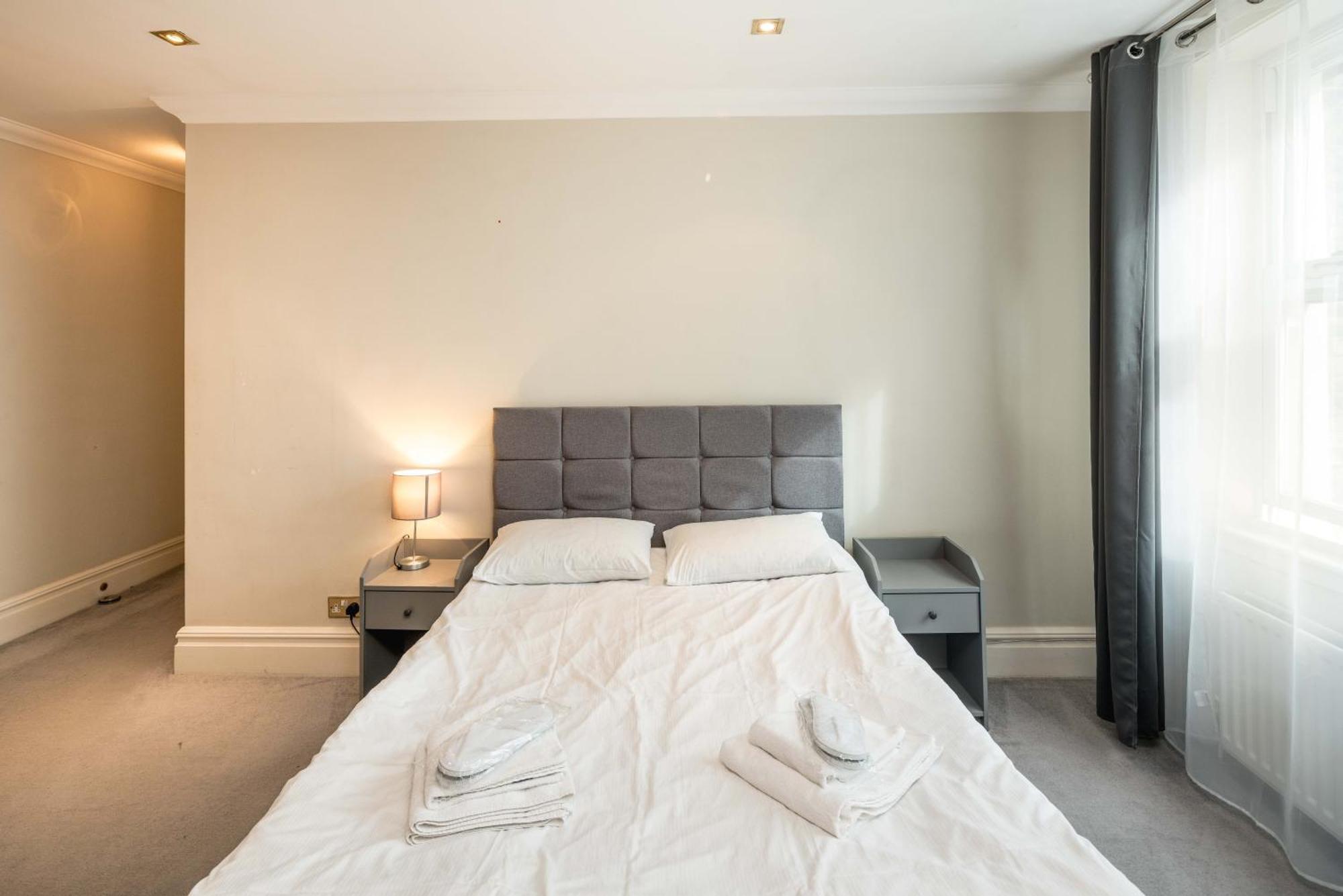 Kensington Skyline Penthouse Apartment *