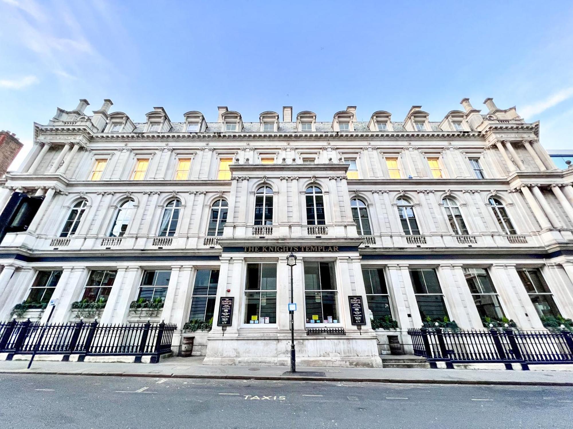 Excellent Entire Between St Pauls Cathedral And Covent Garden Appartement