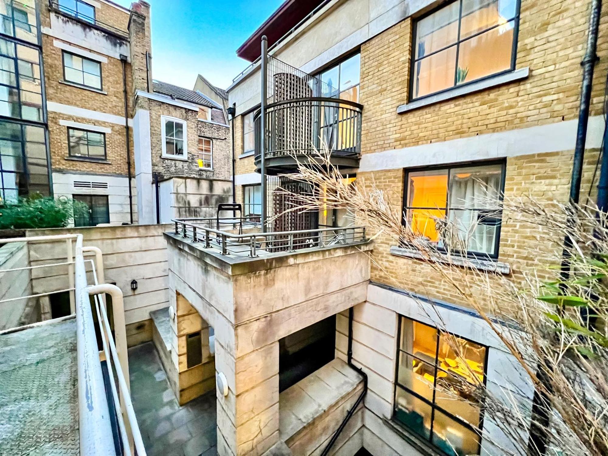 Excellent Entire Between St Pauls Cathedral And Covent Garden Londen