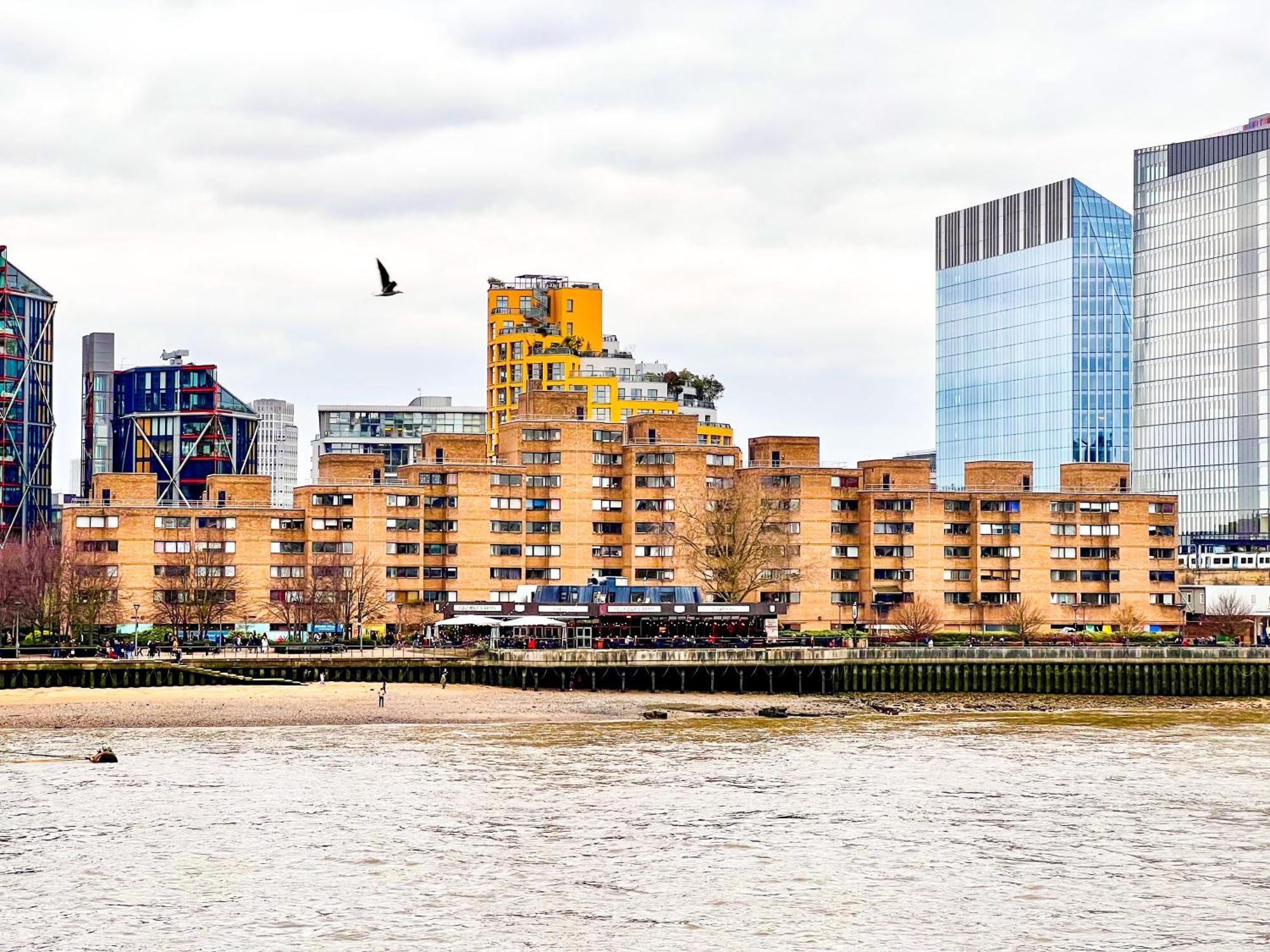 Happy River Thames View Entire Londra