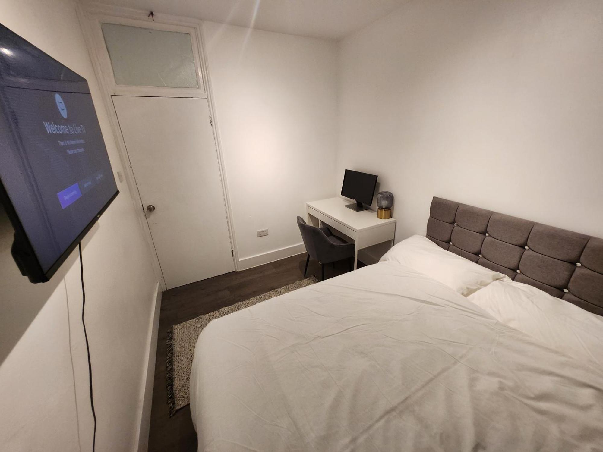 Flat With Work Station, Monitor, Smart Tv & Netflix *