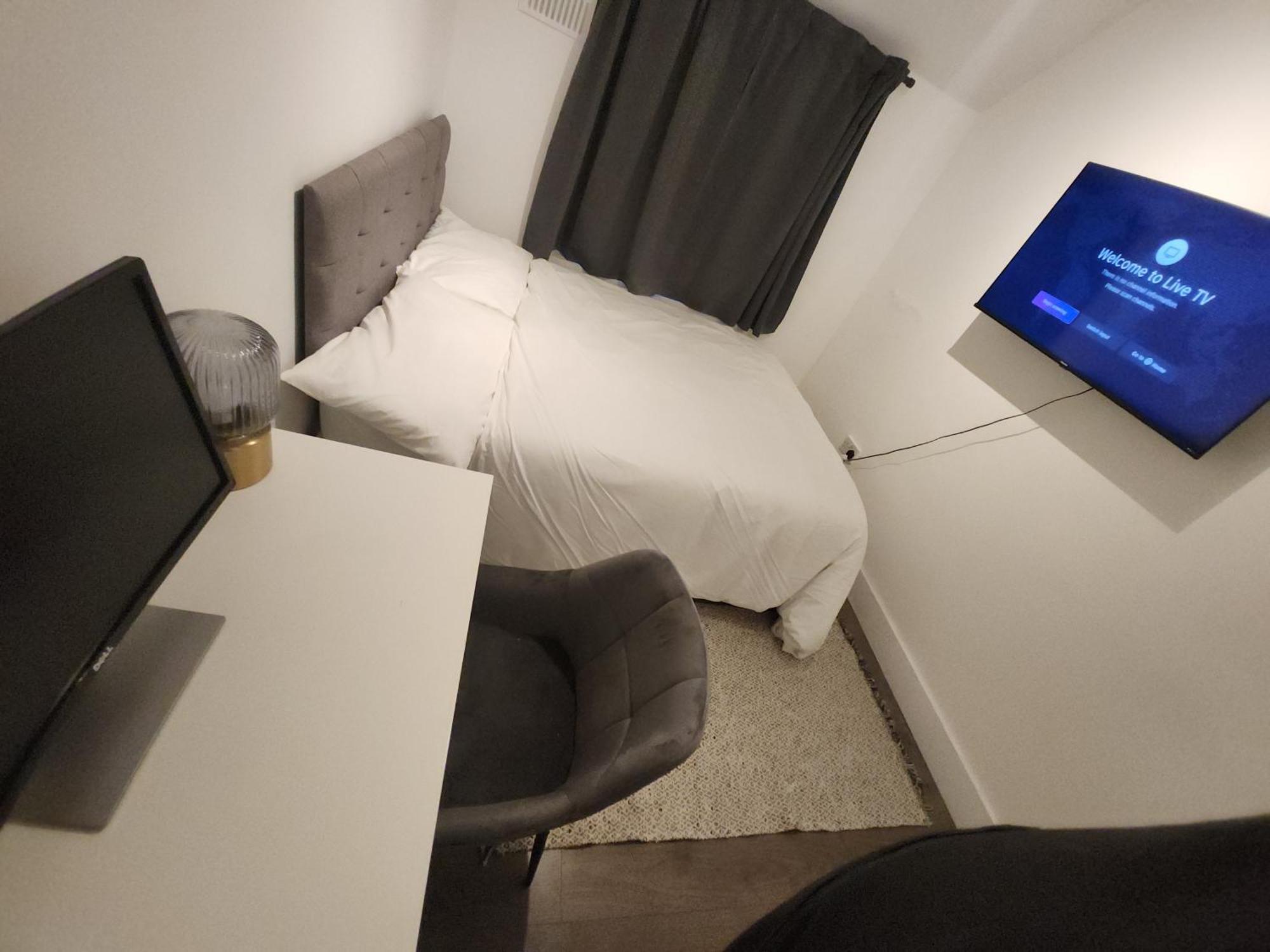 Leilighet Flat With Work Station, Monitor, Smart Tv & Netflix *
