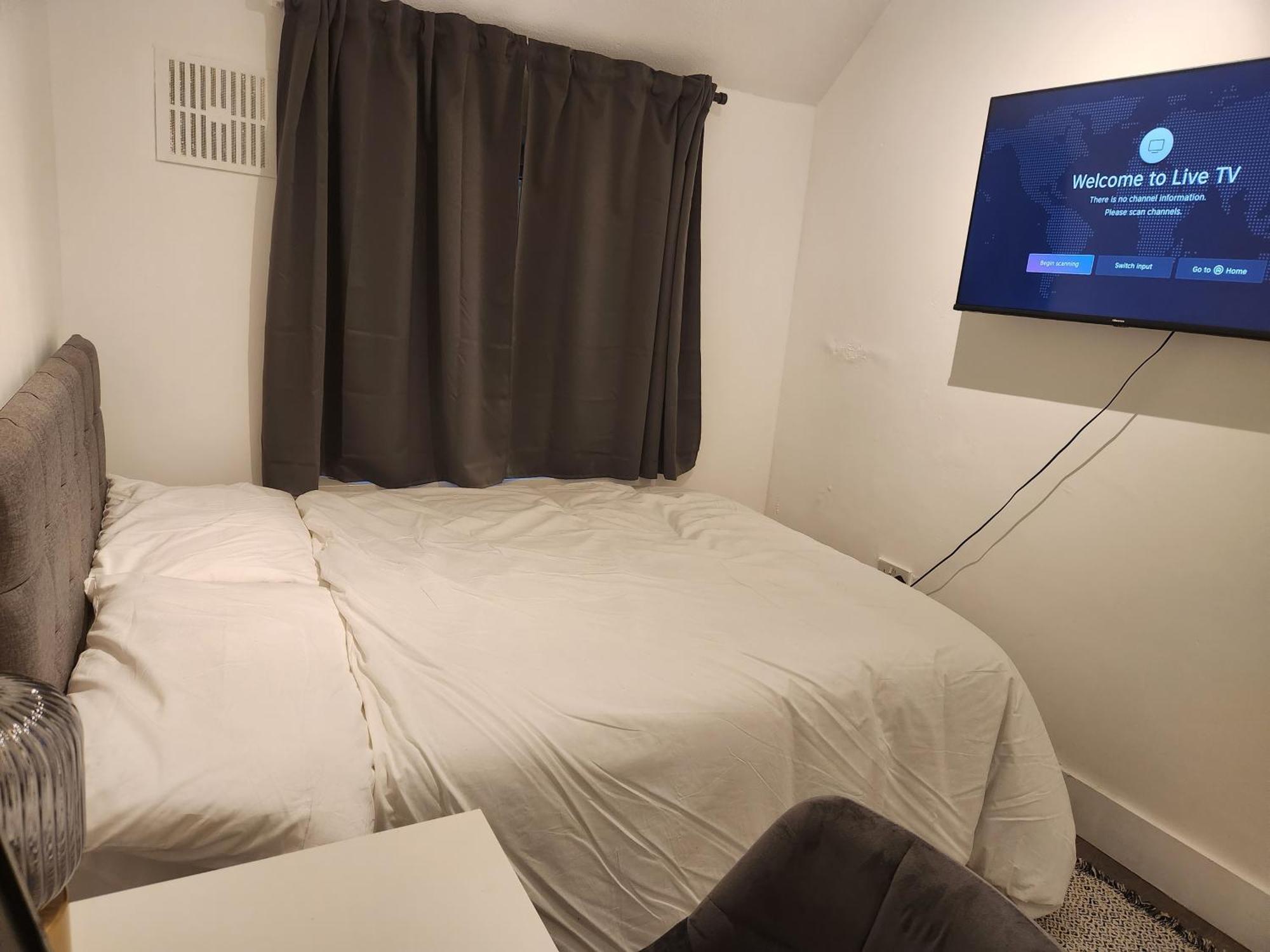 Flat With Work Station, Monitor, Smart Tv & Netflix *