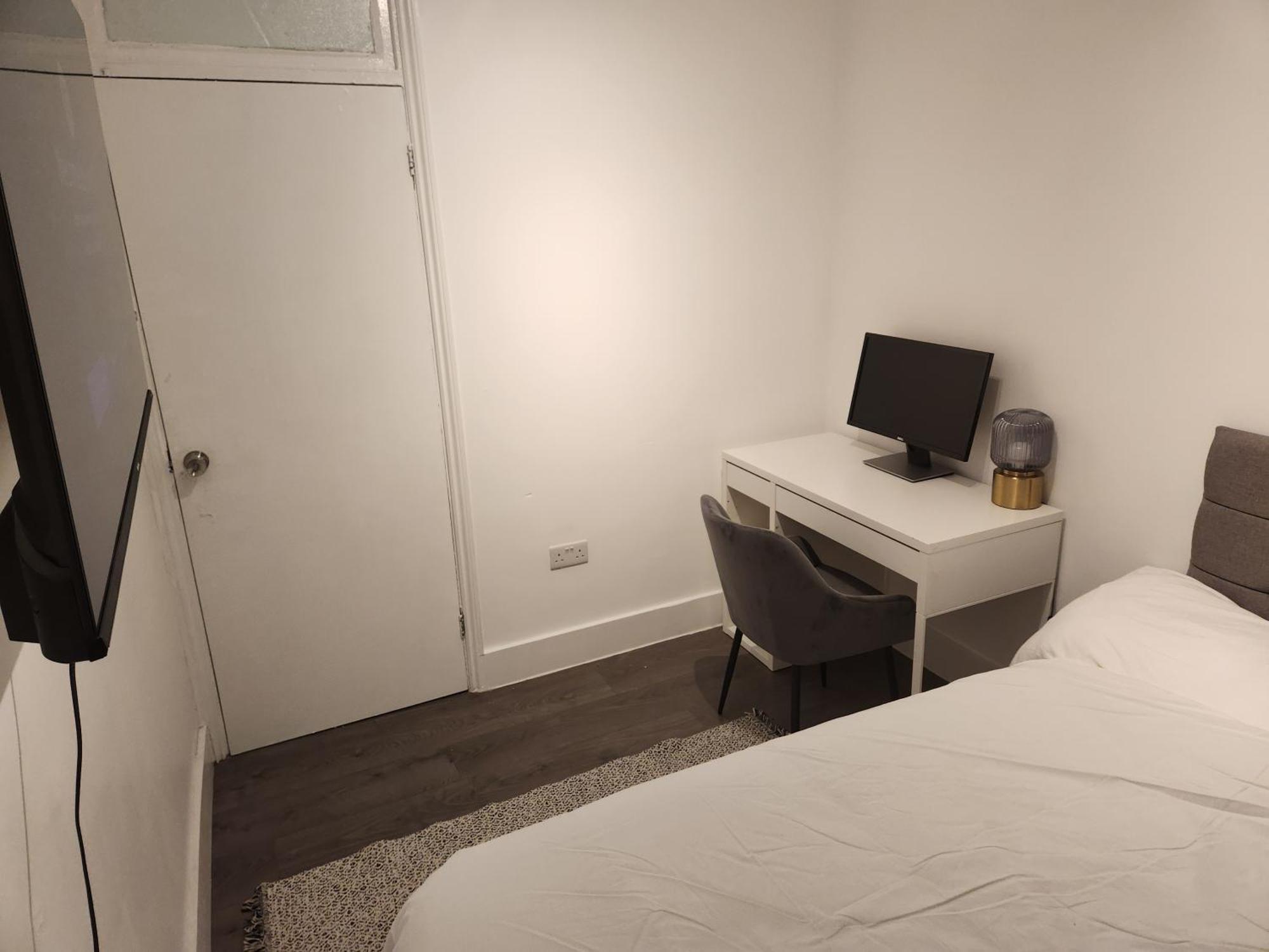 Leilighet Flat With Work Station, Monitor, Smart Tv & Netflix London